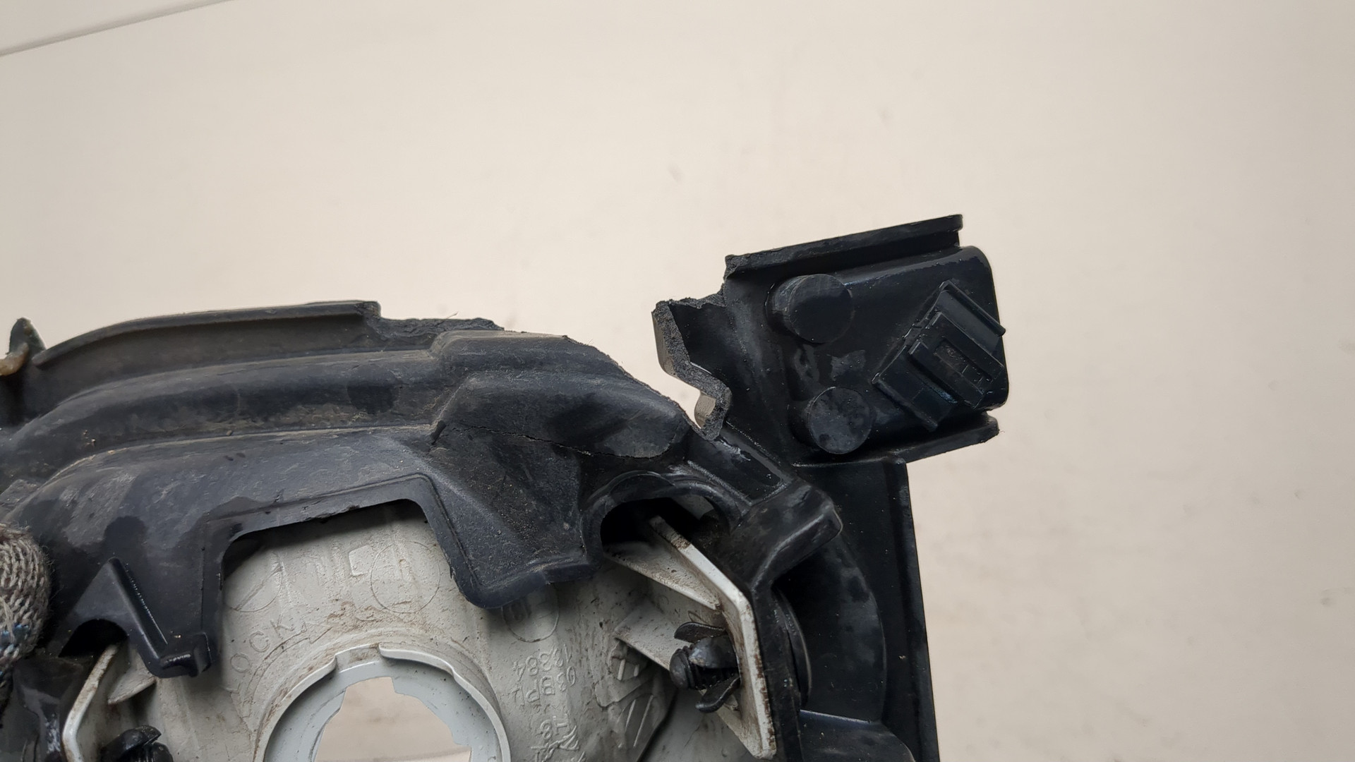 Фара противотуманная левая