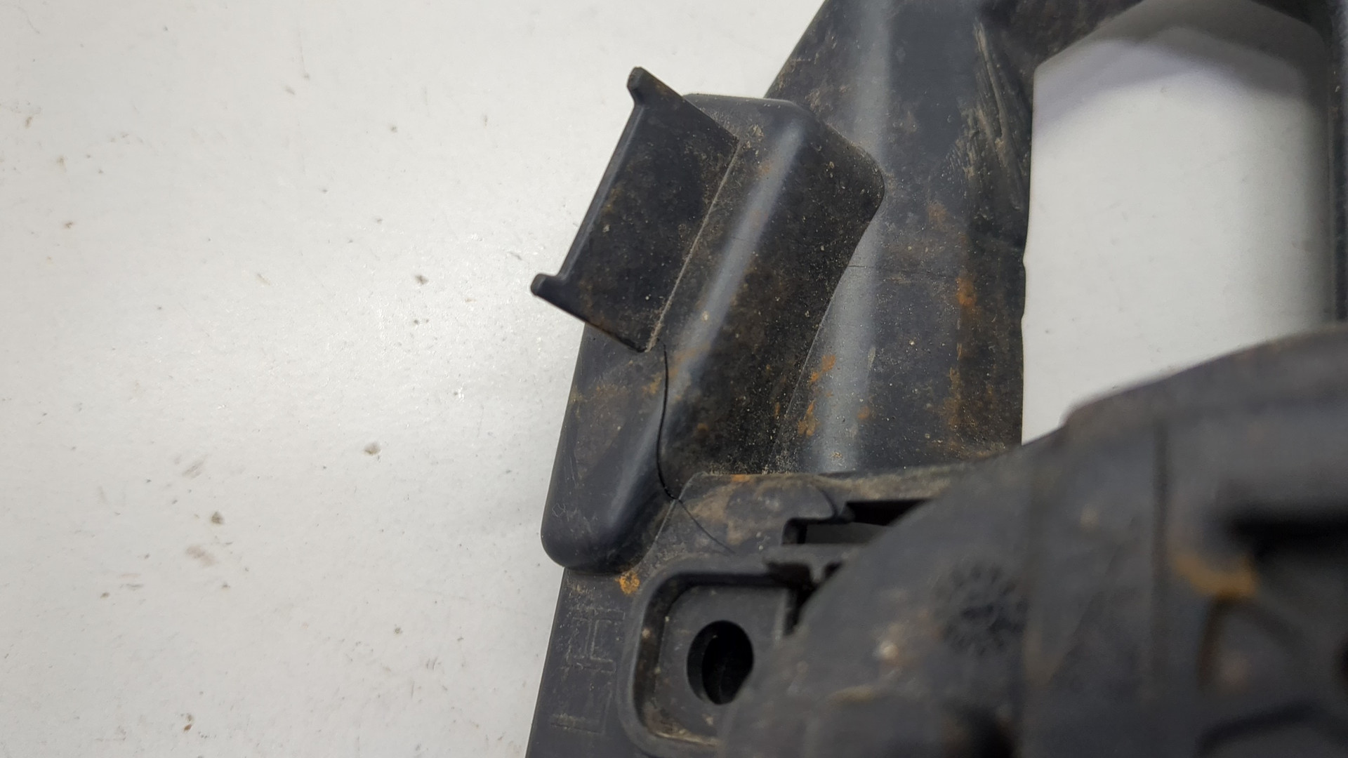 Фара противотуманная левая