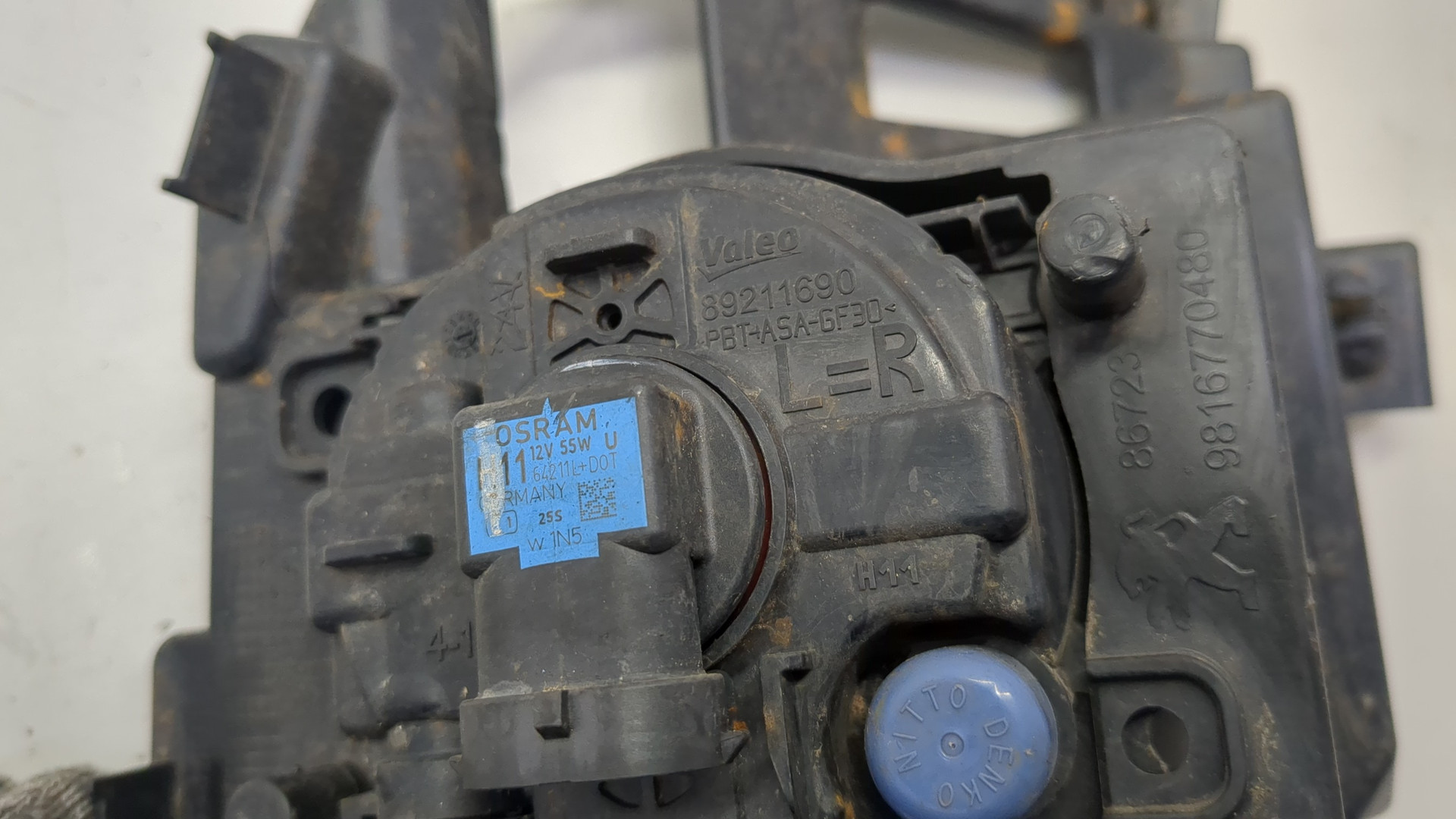 Фара противотуманная левая