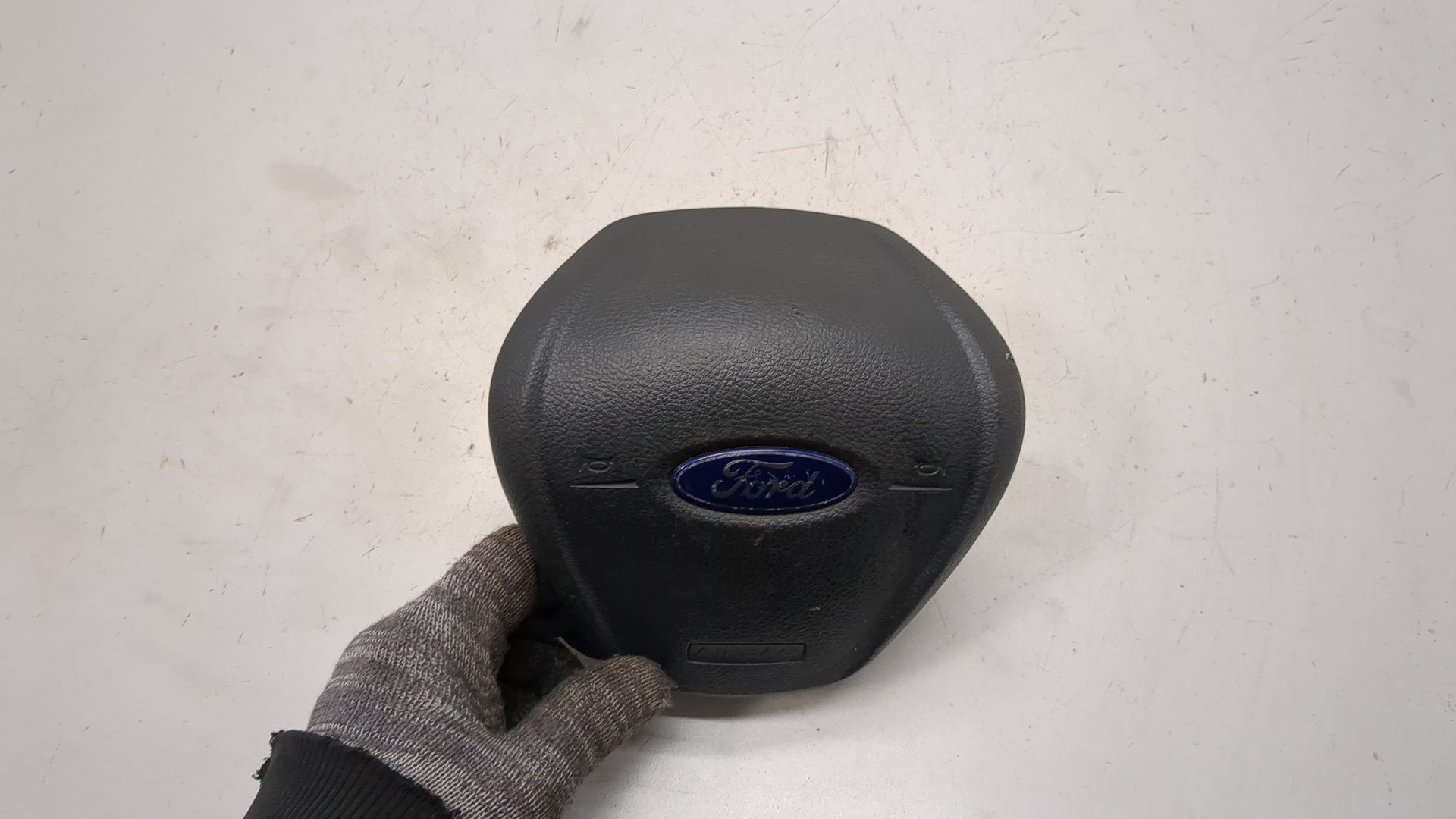 Подушка безопасности в рулевое колесо