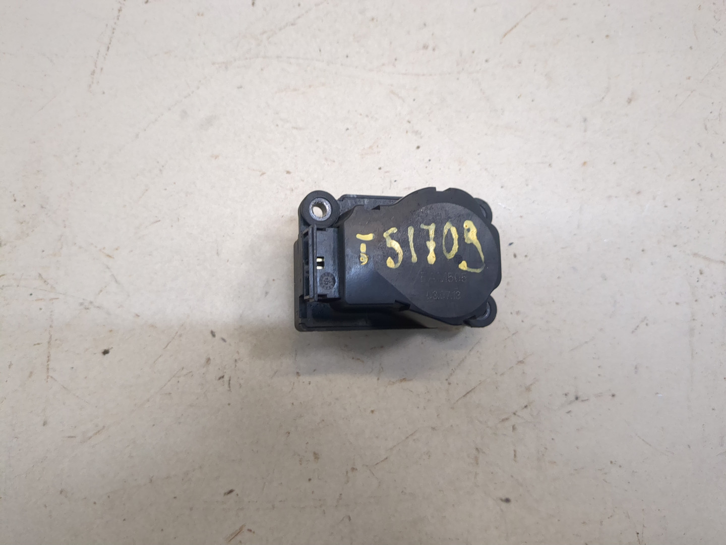 Моторчик заслонки печки