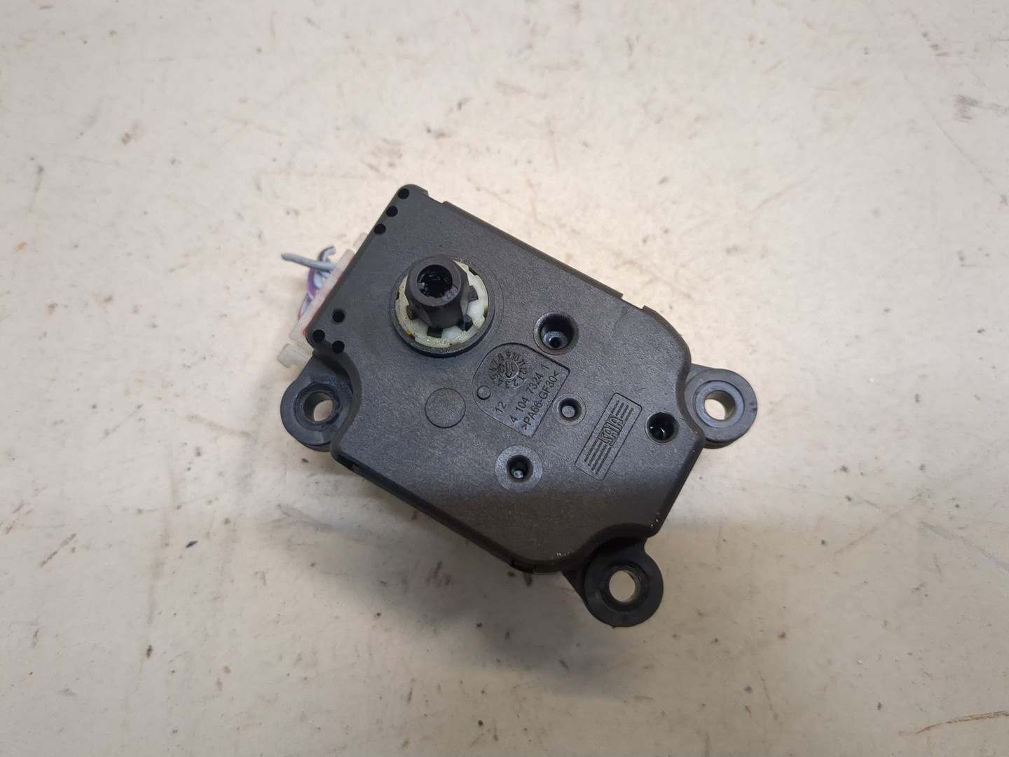 Моторчик заслонки печки