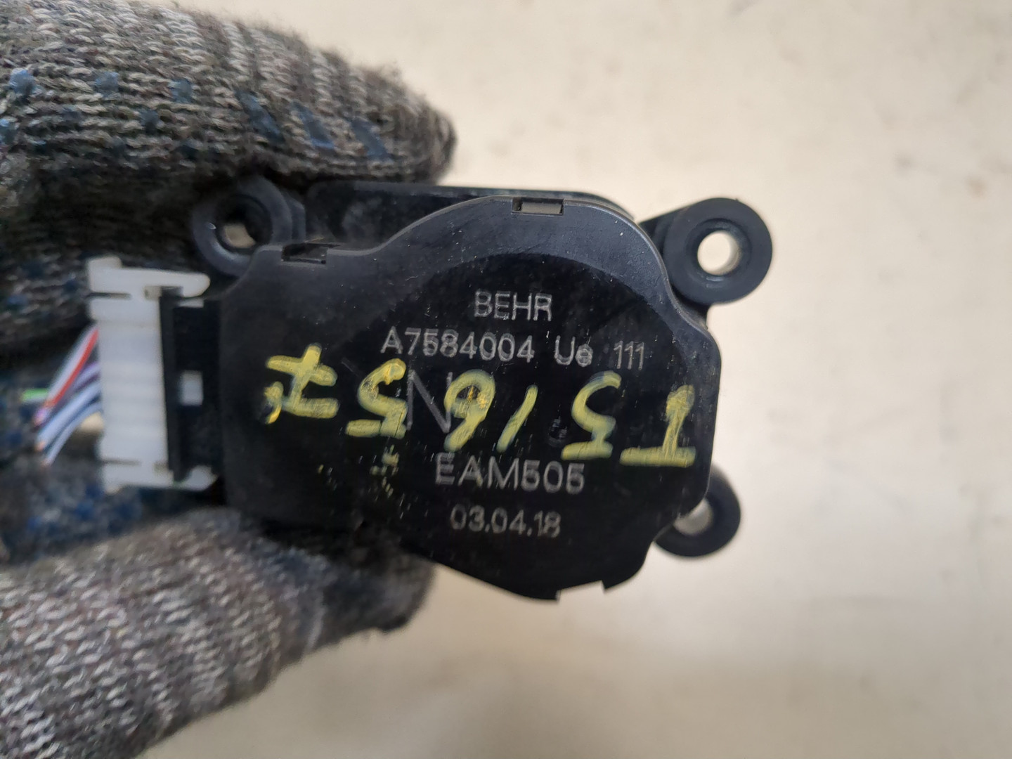 Моторчик заслонки печки