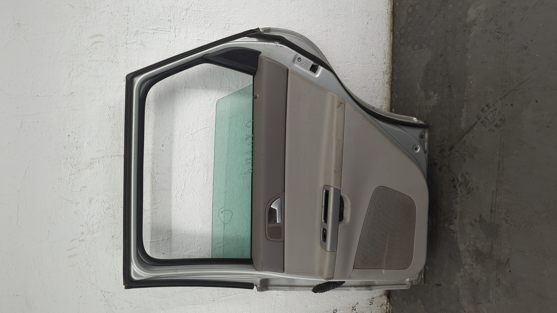 Дверь задняя правая