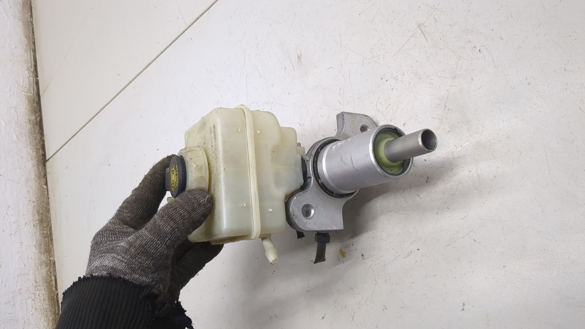 Цилиндр тормозной главный