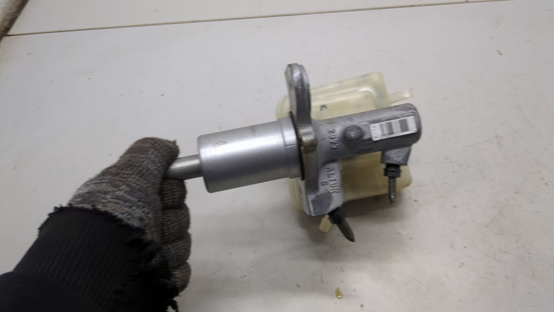 Цилиндр тормозной главный