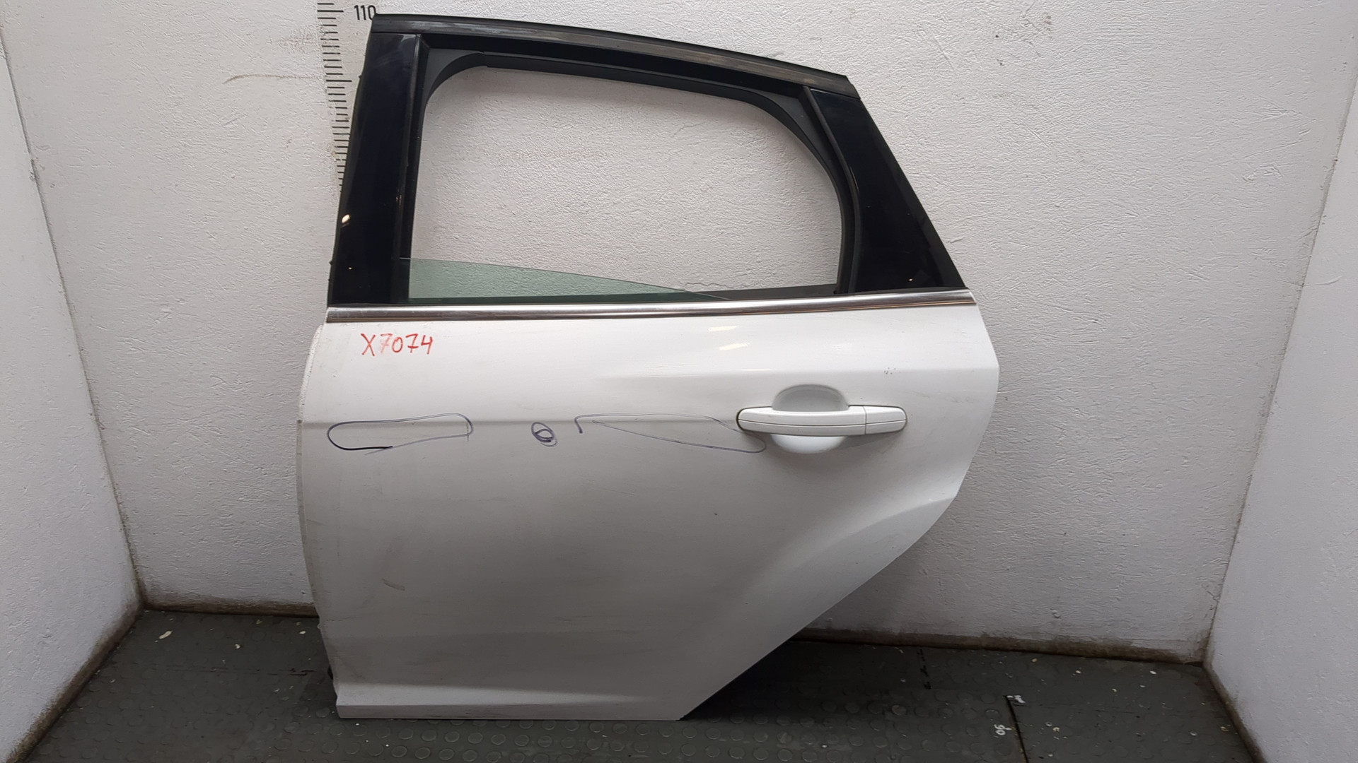 Дверь задняя левая