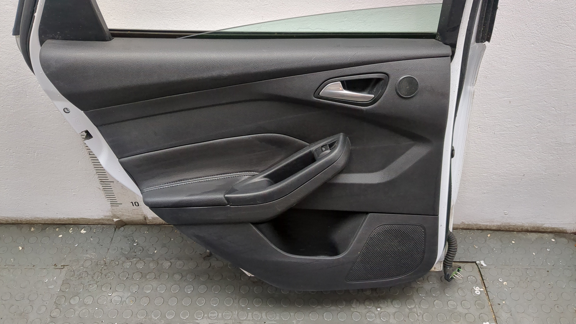 Дверь задняя левая