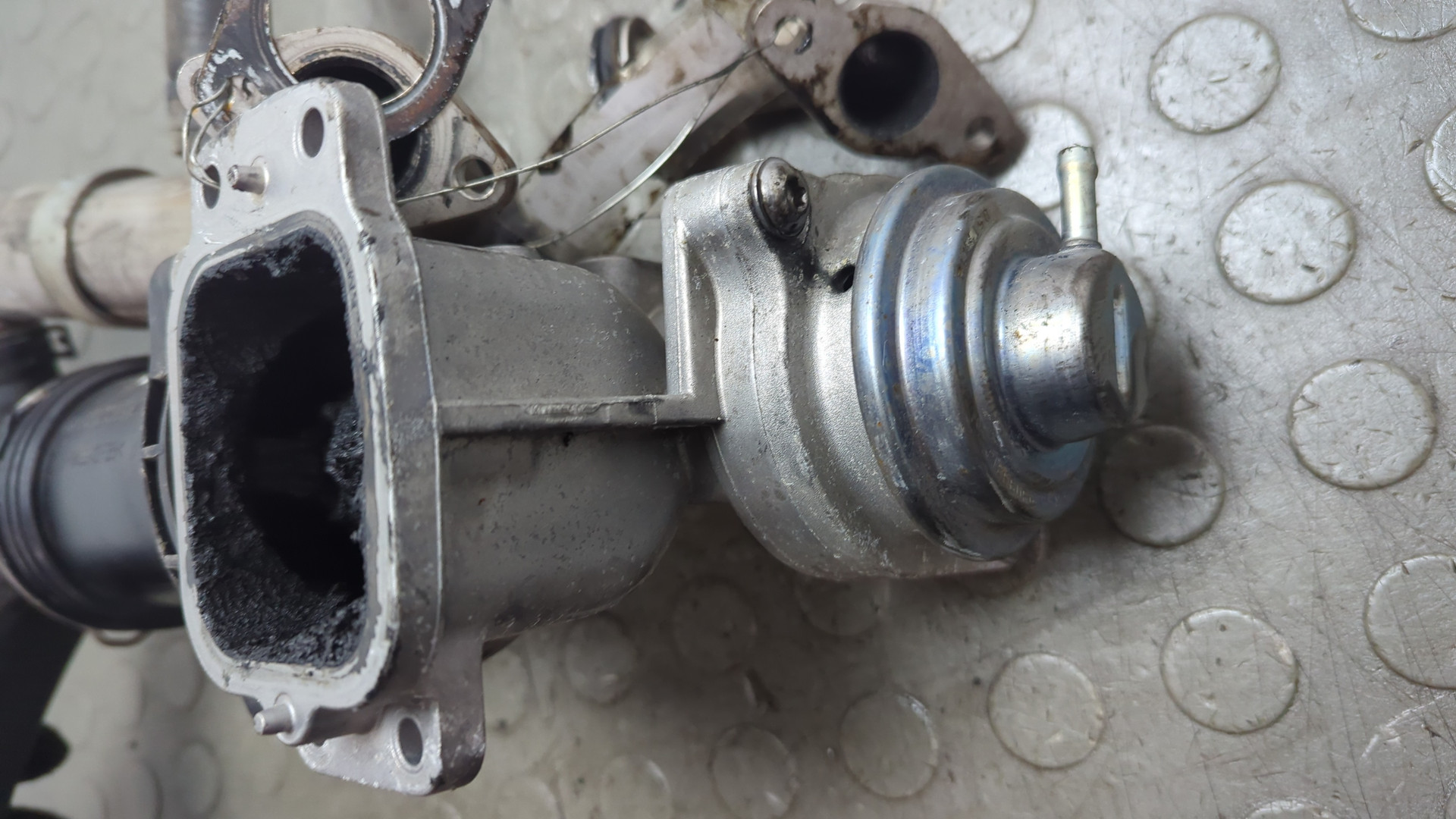 Клапан рециркуляции выхлопных газов (EGR)