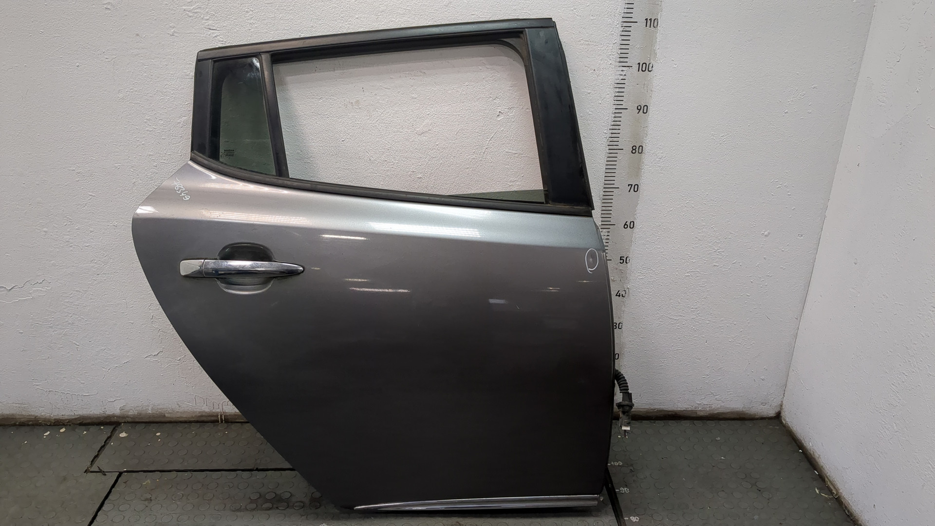 Дверь задняя правая