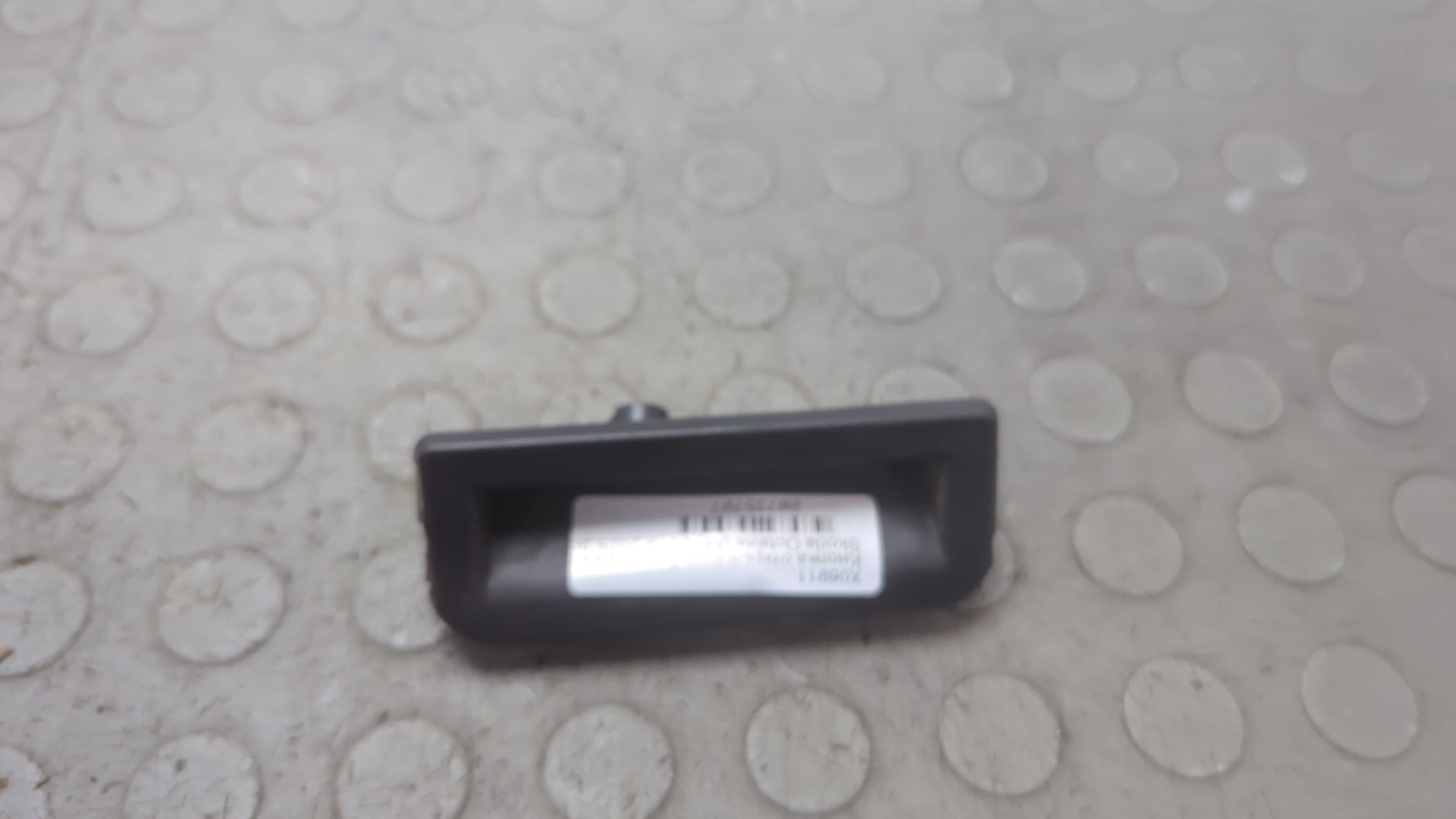 Кнопка открывания багажника