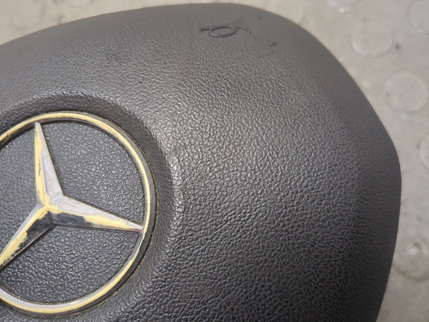 Подушка безопасности в рулевое колесо