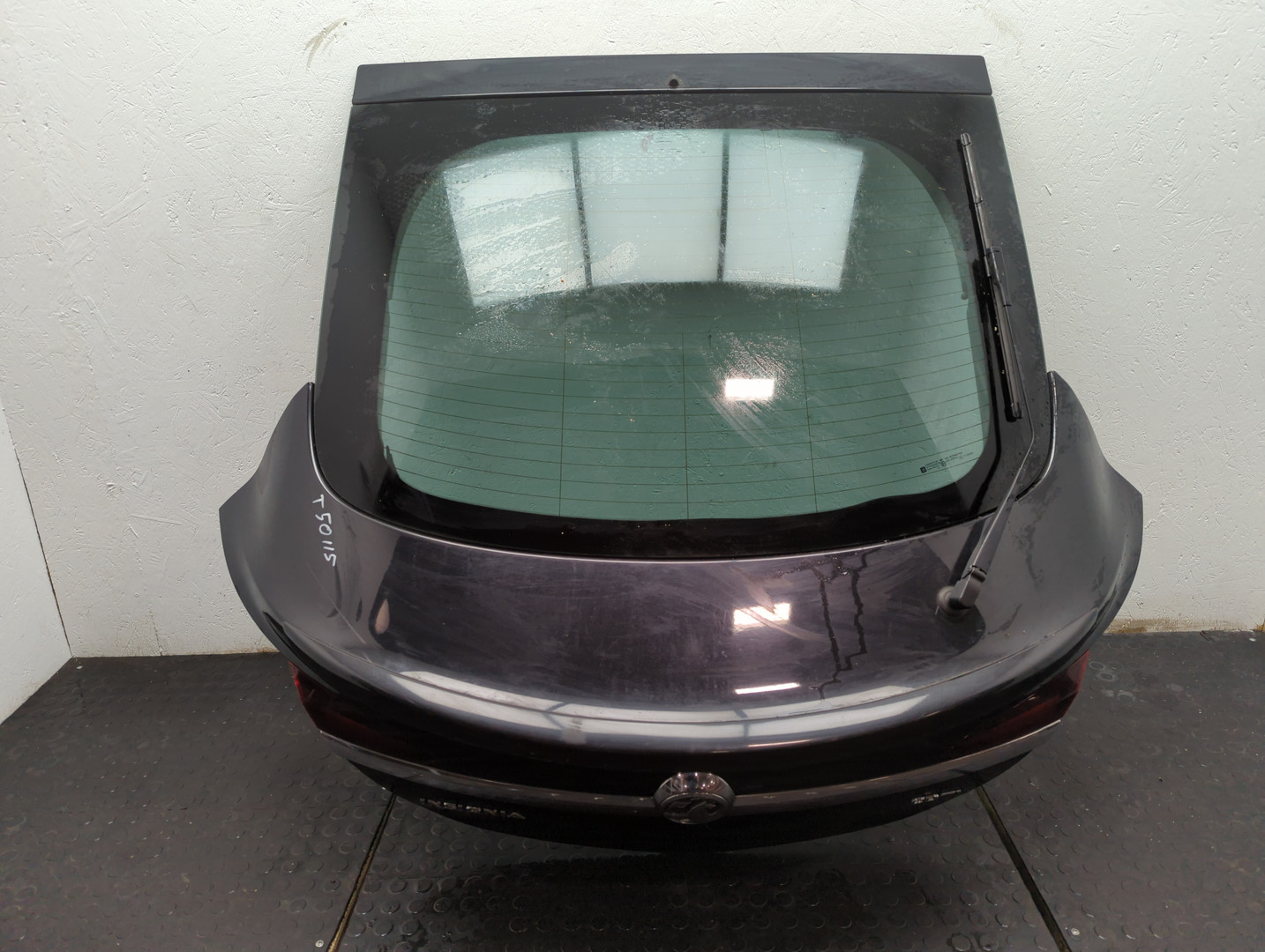 Дверь багажника