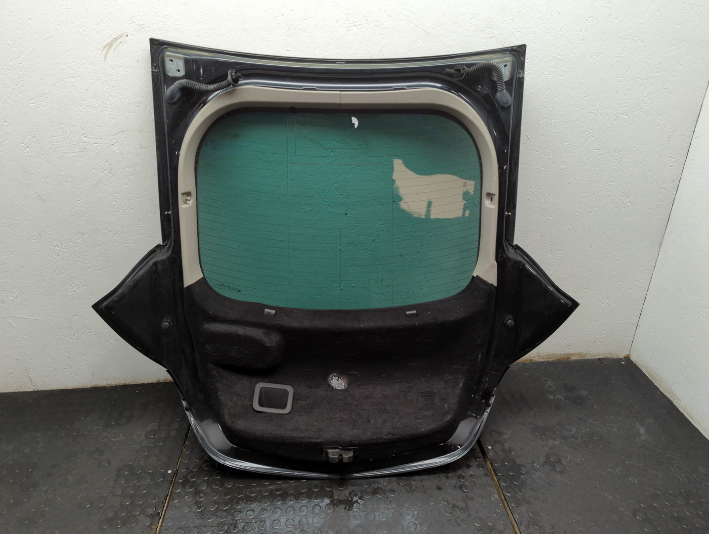 Дверь багажника