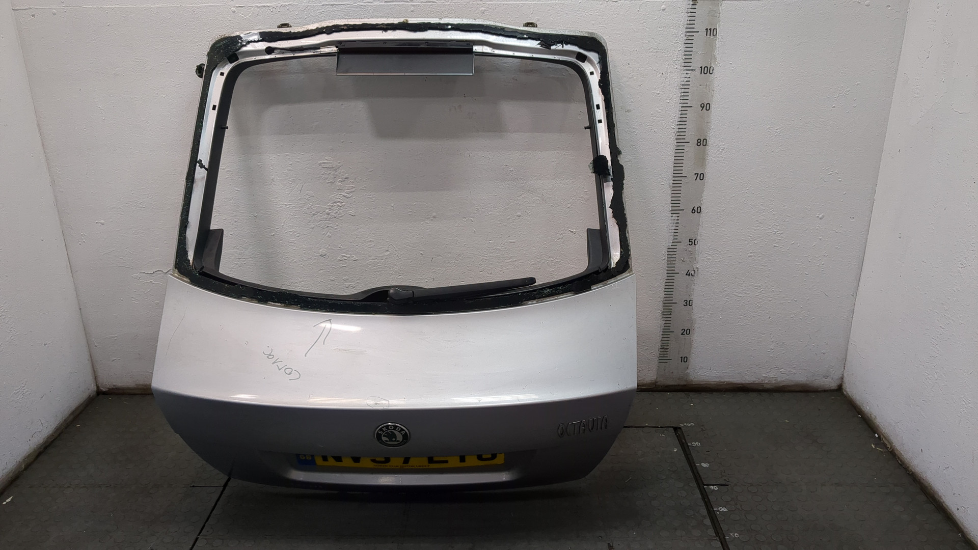 Дверь багажника