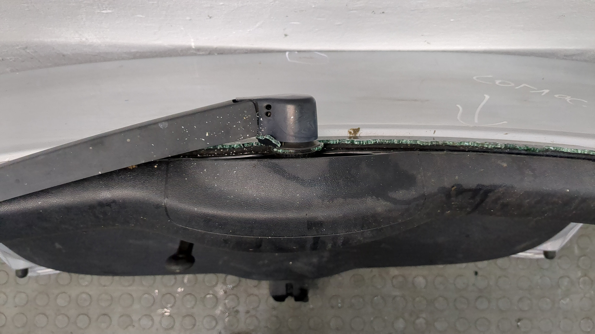 Дверь багажника