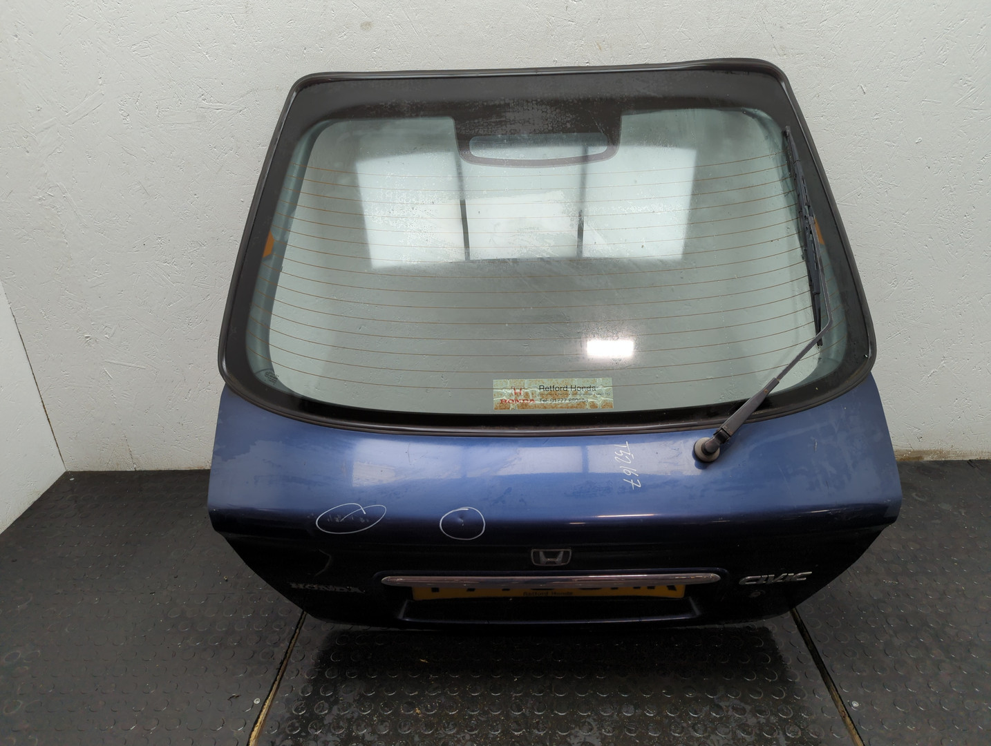 Дверь багажника