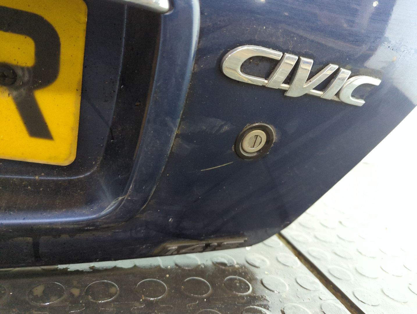 Дверь багажника