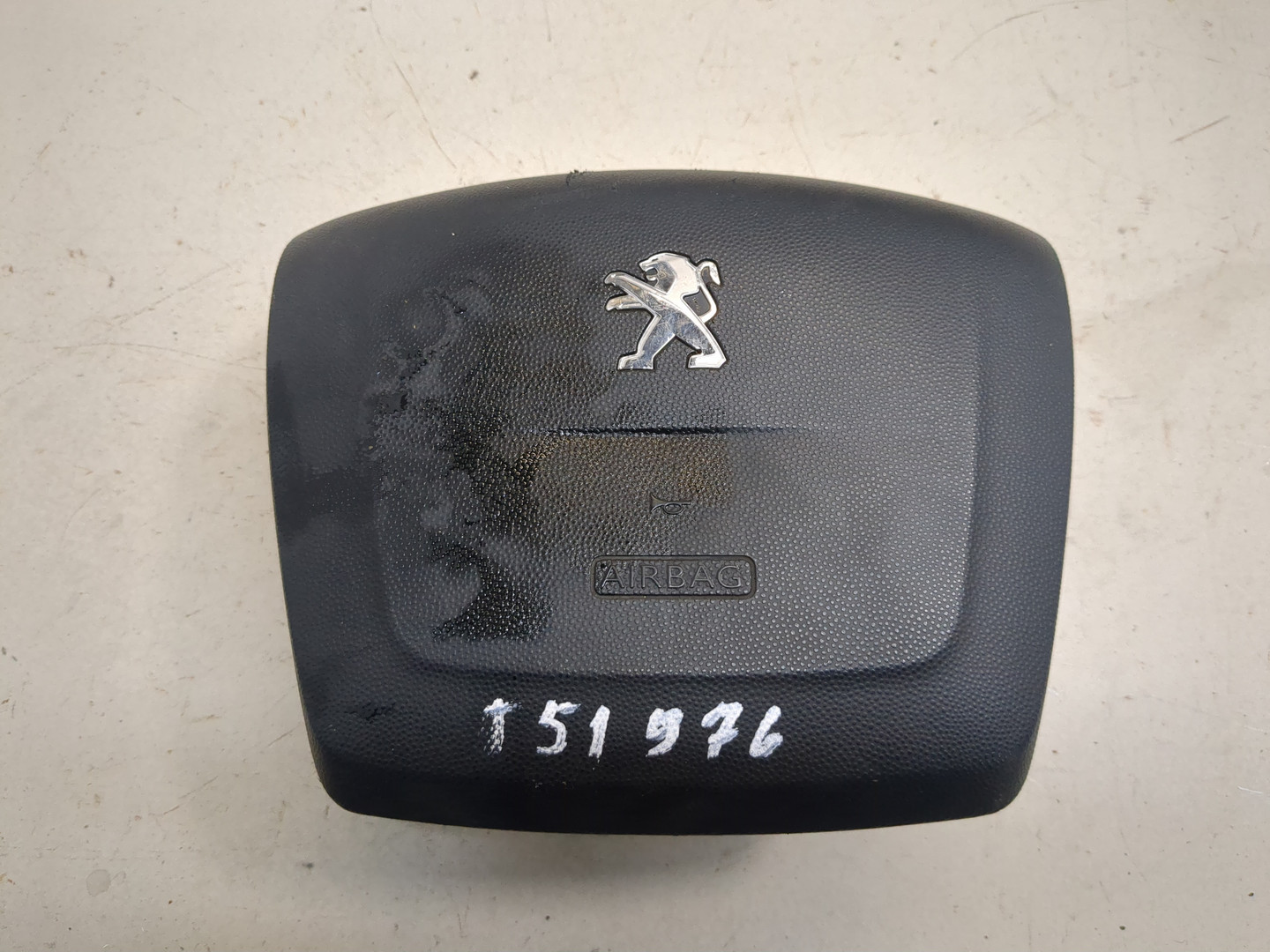 Подушка безопасности в рулевое колесо