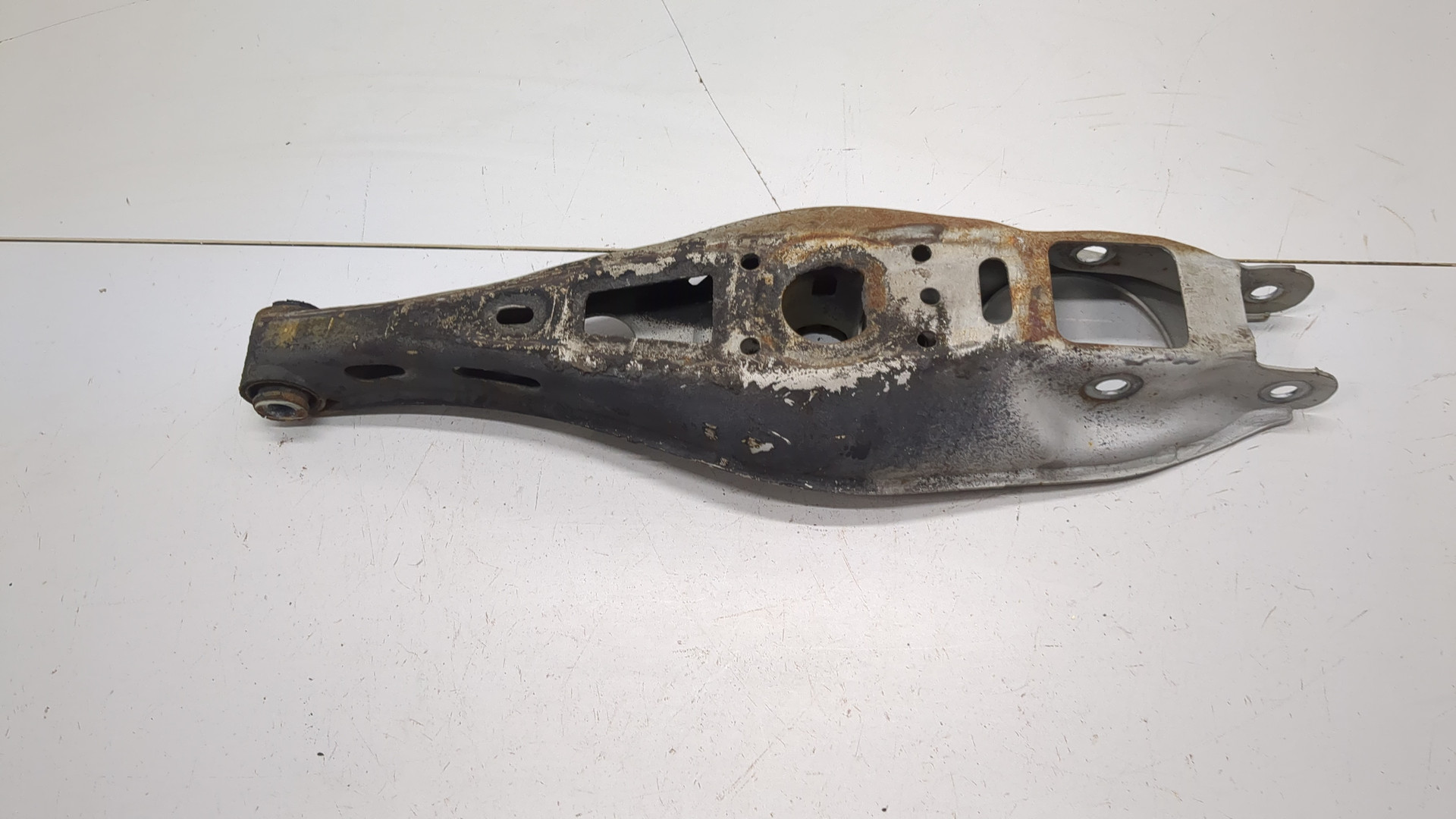 Рычаг задний