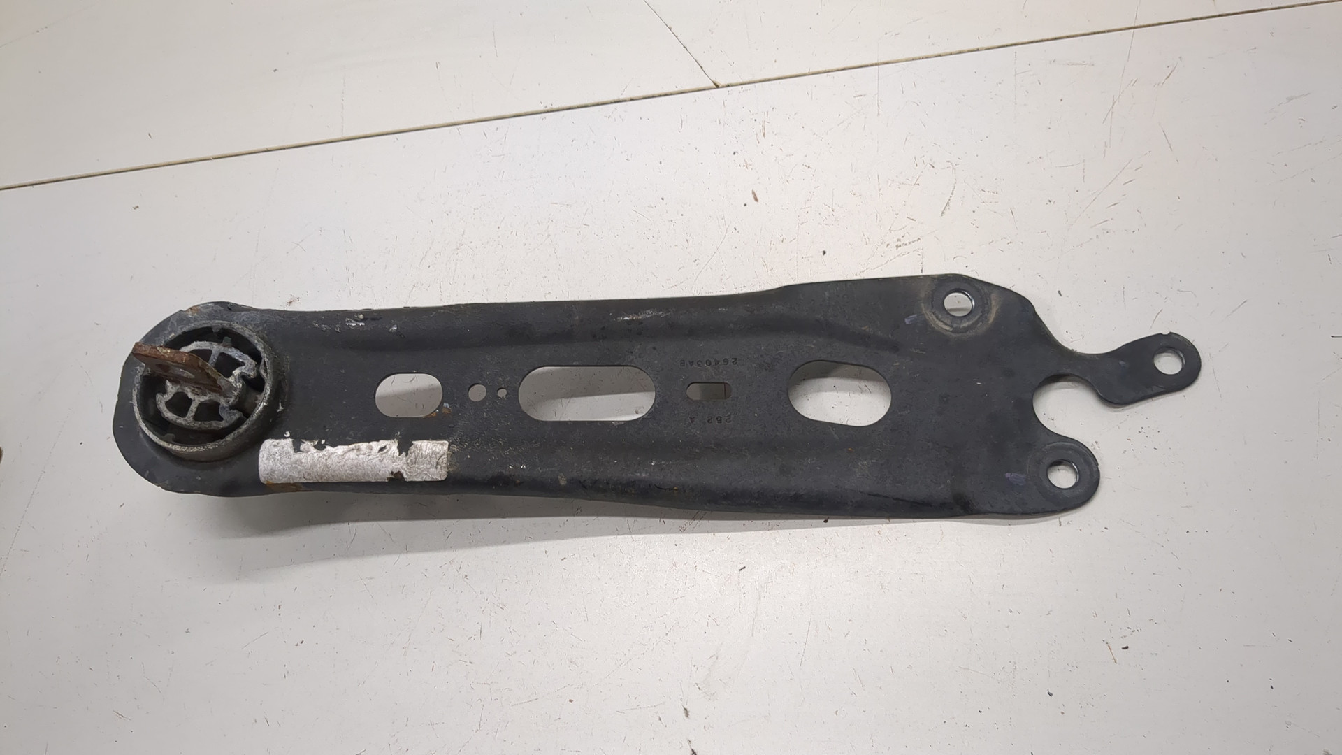 Рычаг задний левый