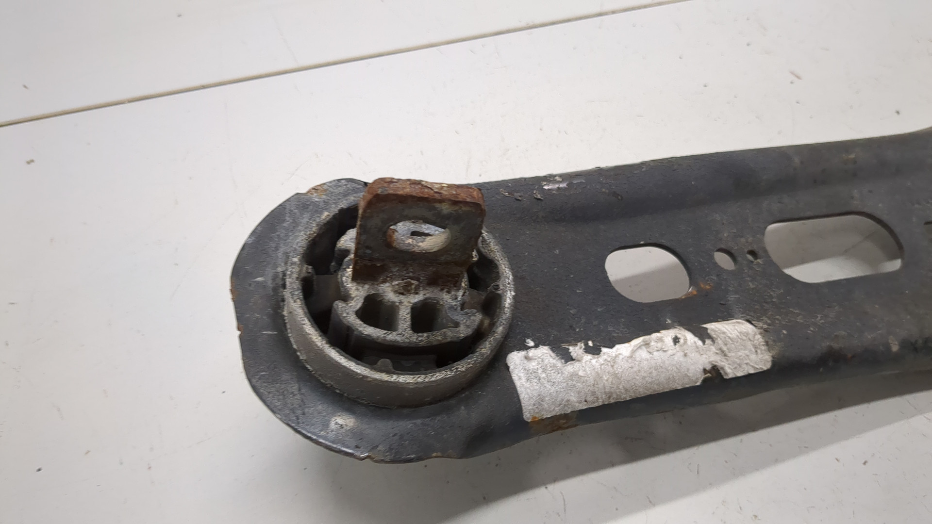 Рычаг задний левый