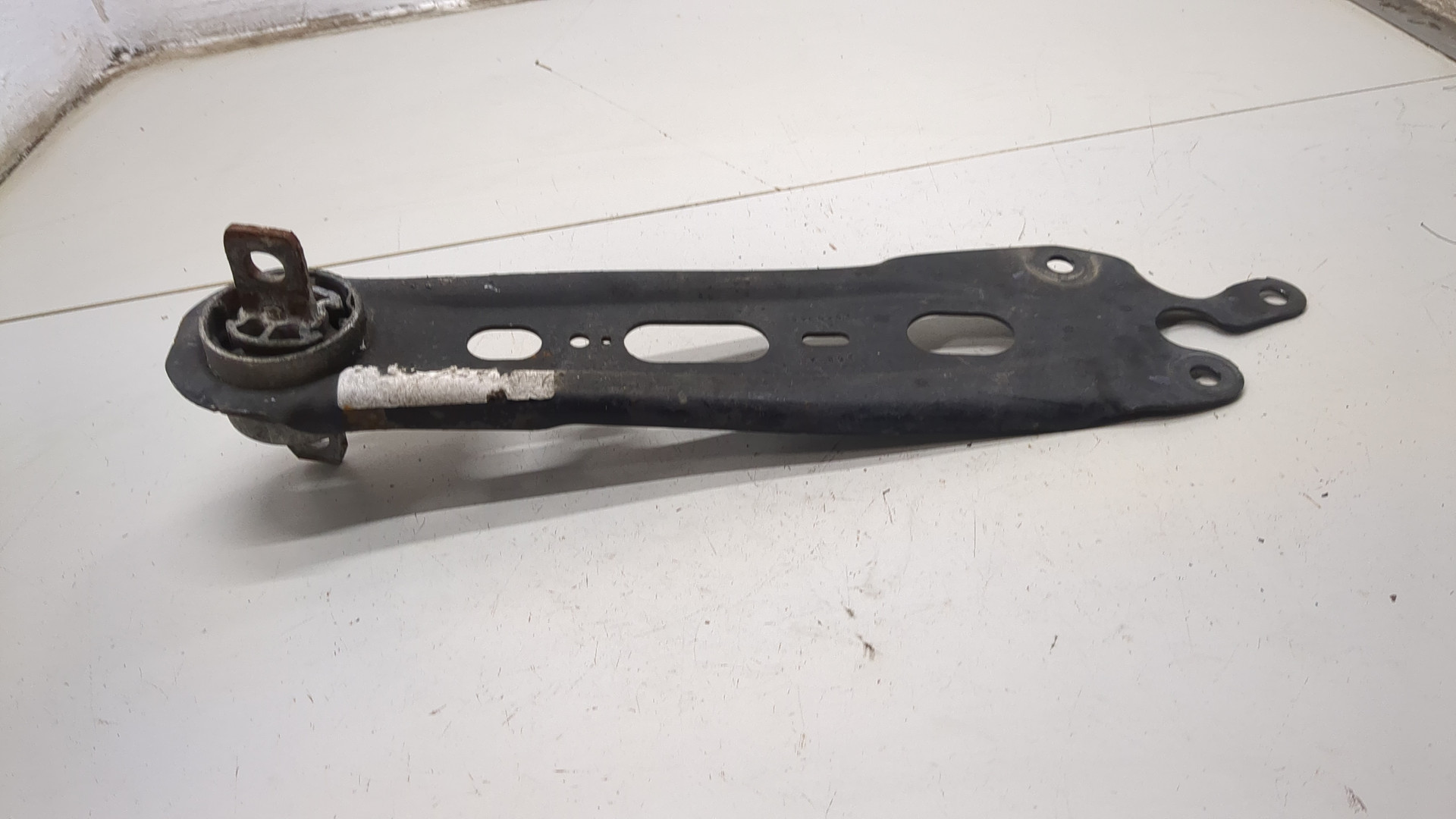 Рычаг задний левый