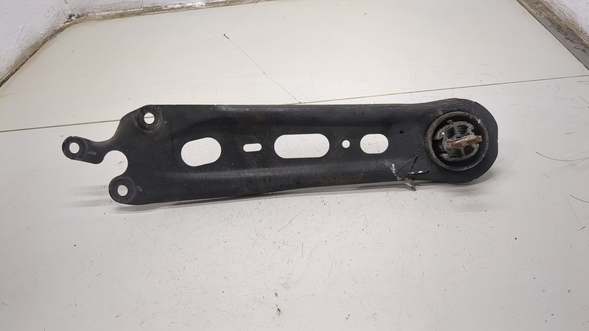 Рычаг задний правый