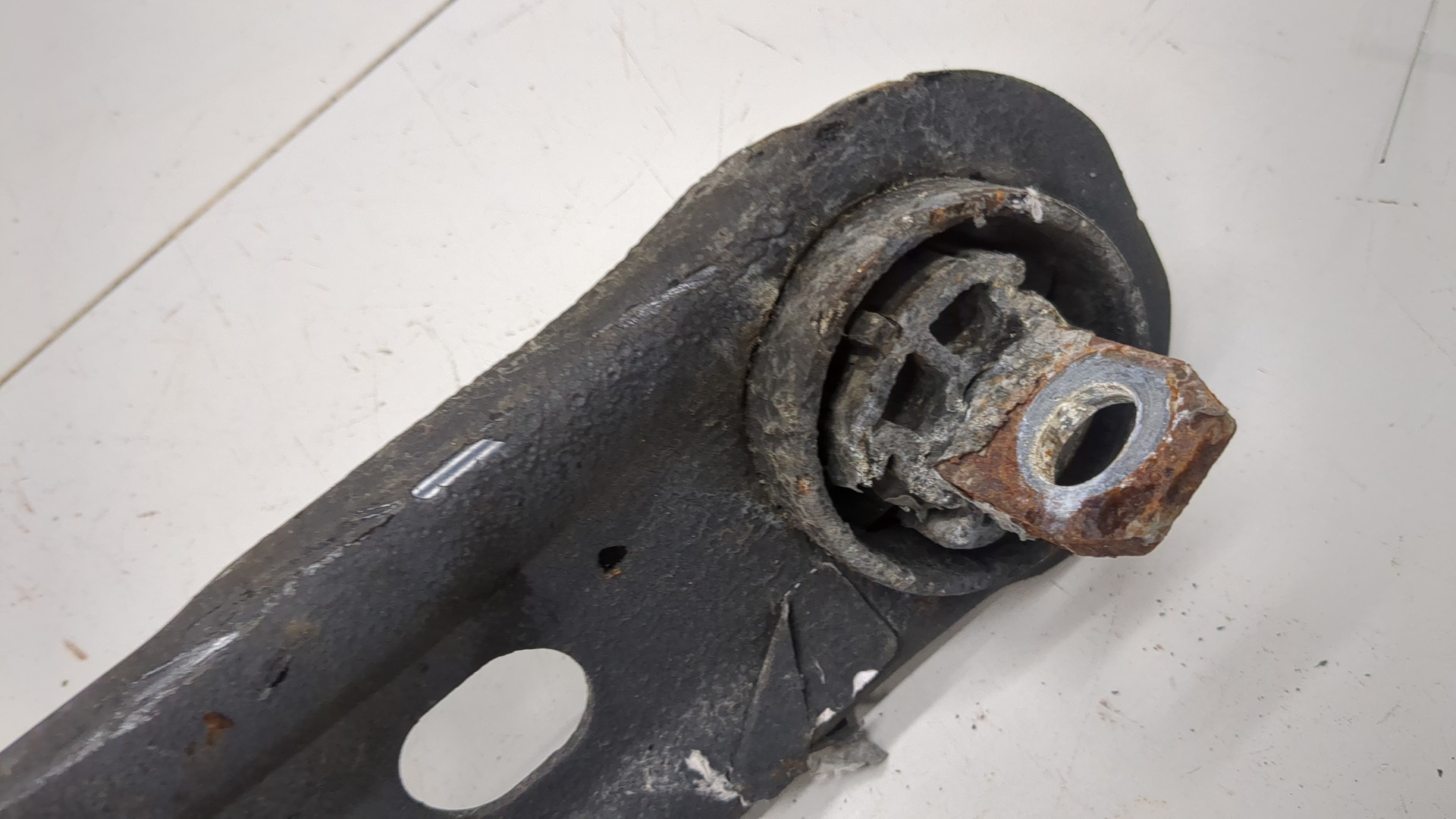 Рычаг задний правый