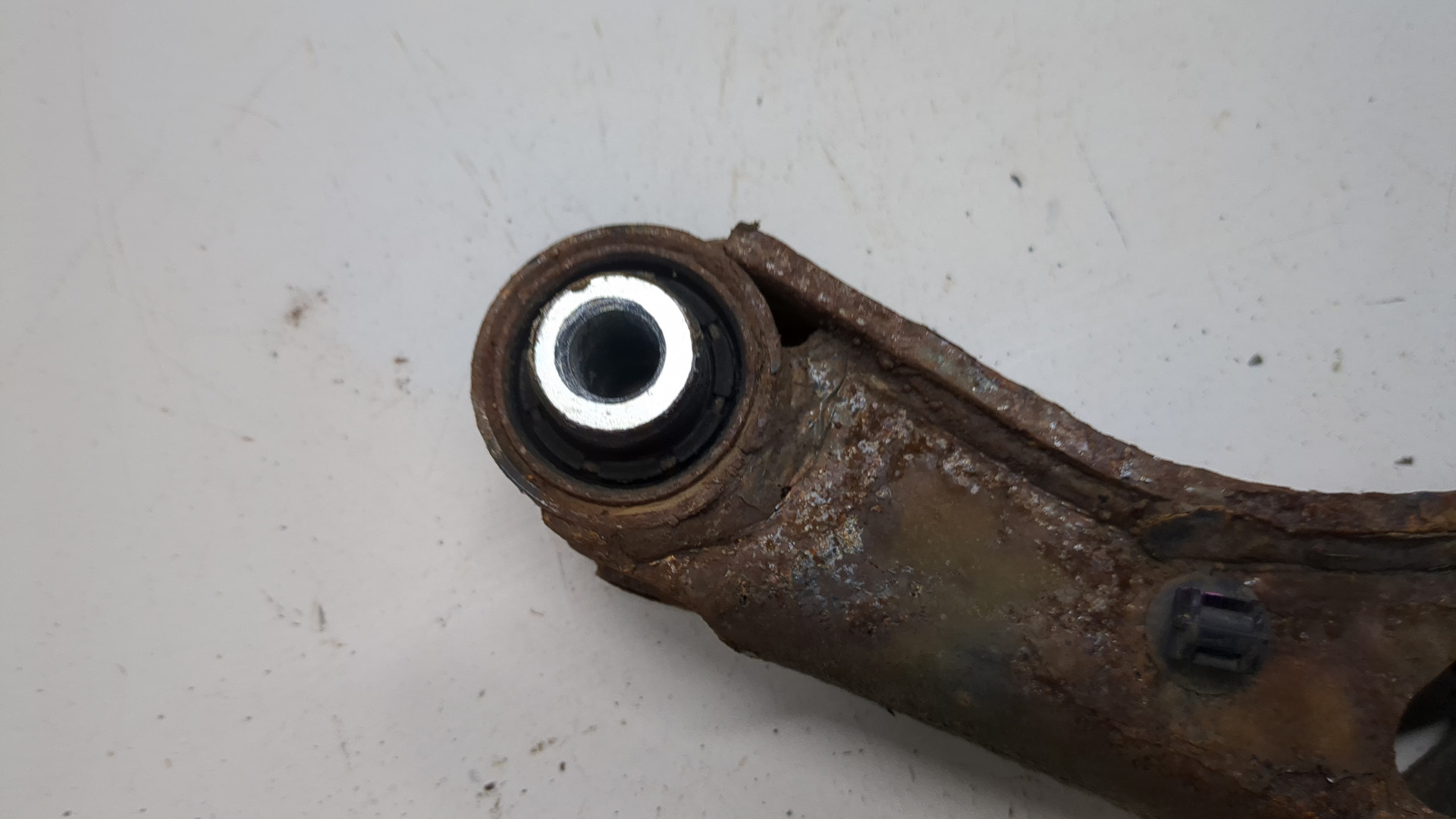 Рычаг задний левый