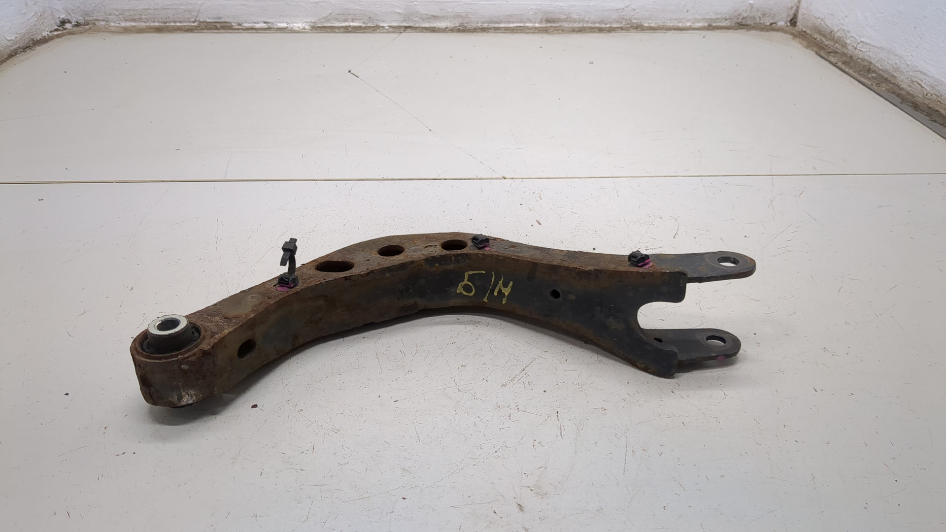 Рычаг задний правый