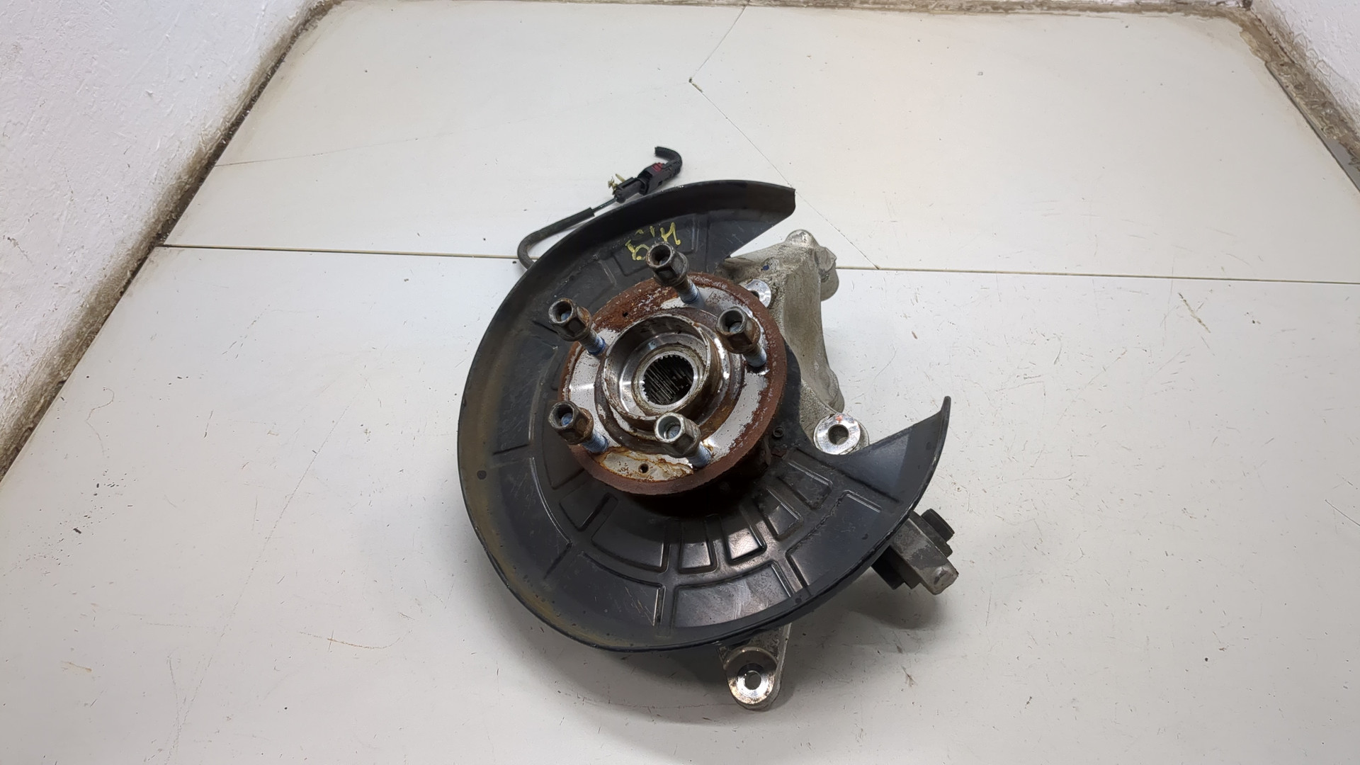 Кулак поворотный задний левый