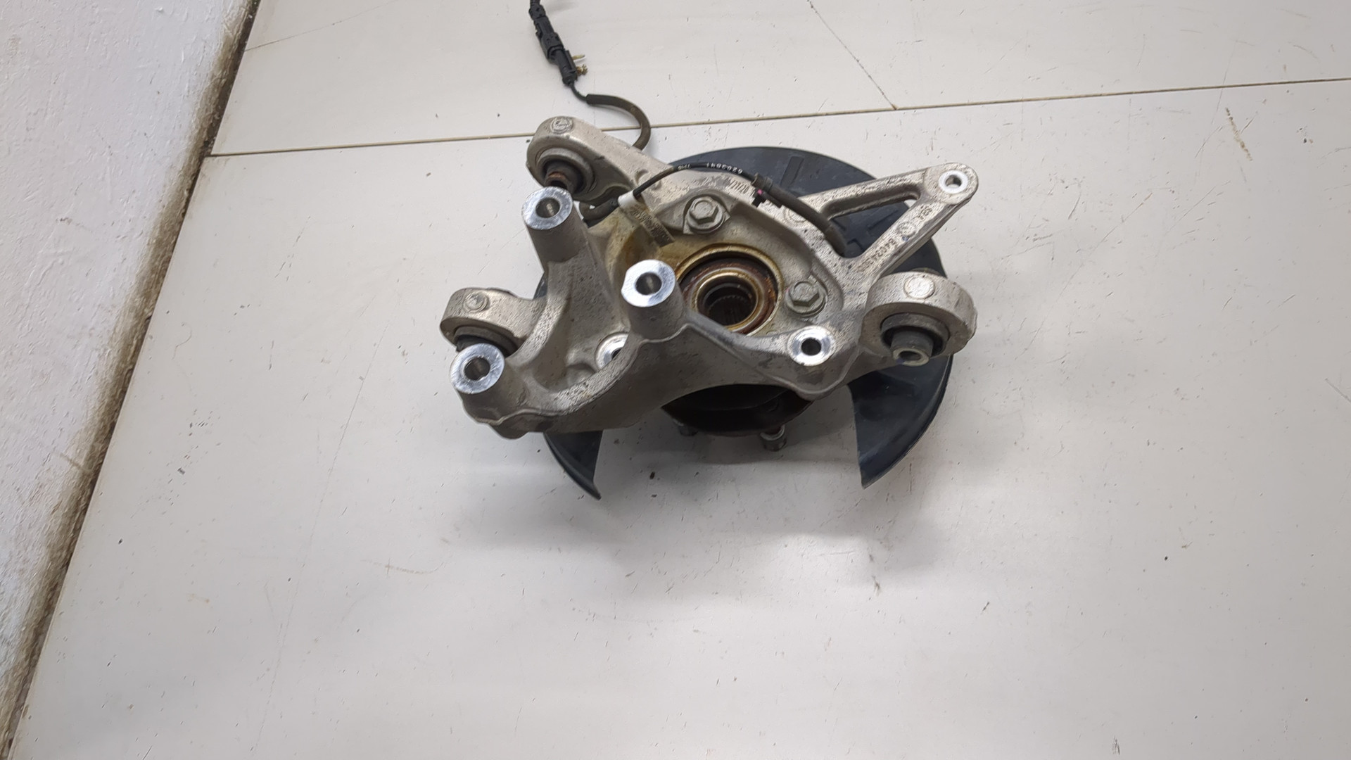 Кулак поворотный задний левый