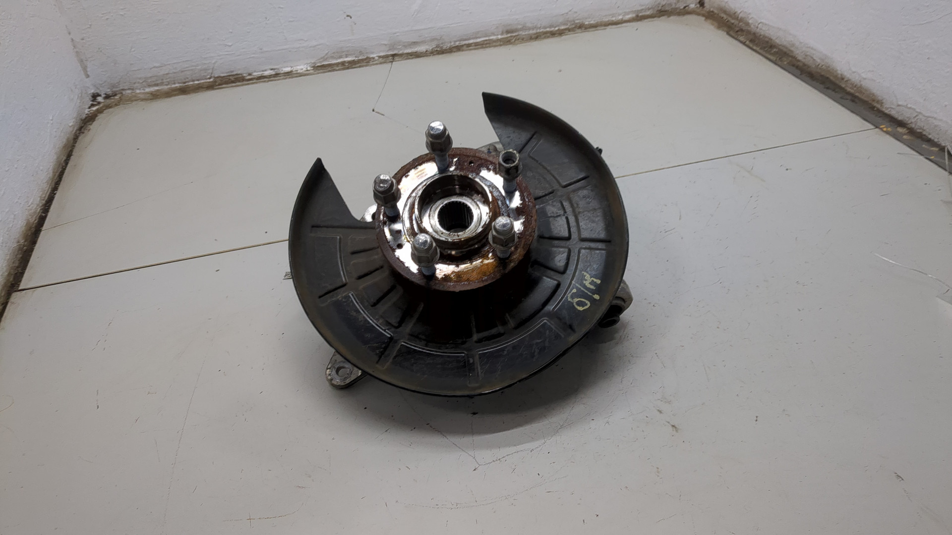 Кулак поворотный задний правый