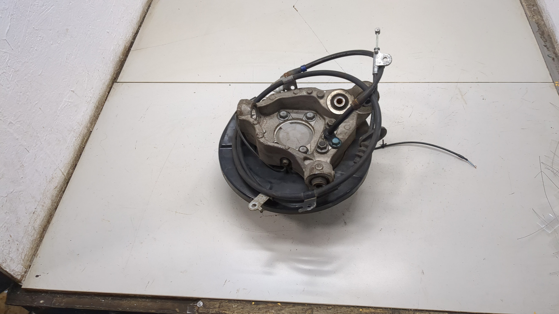 Кулак поворотный задний левый