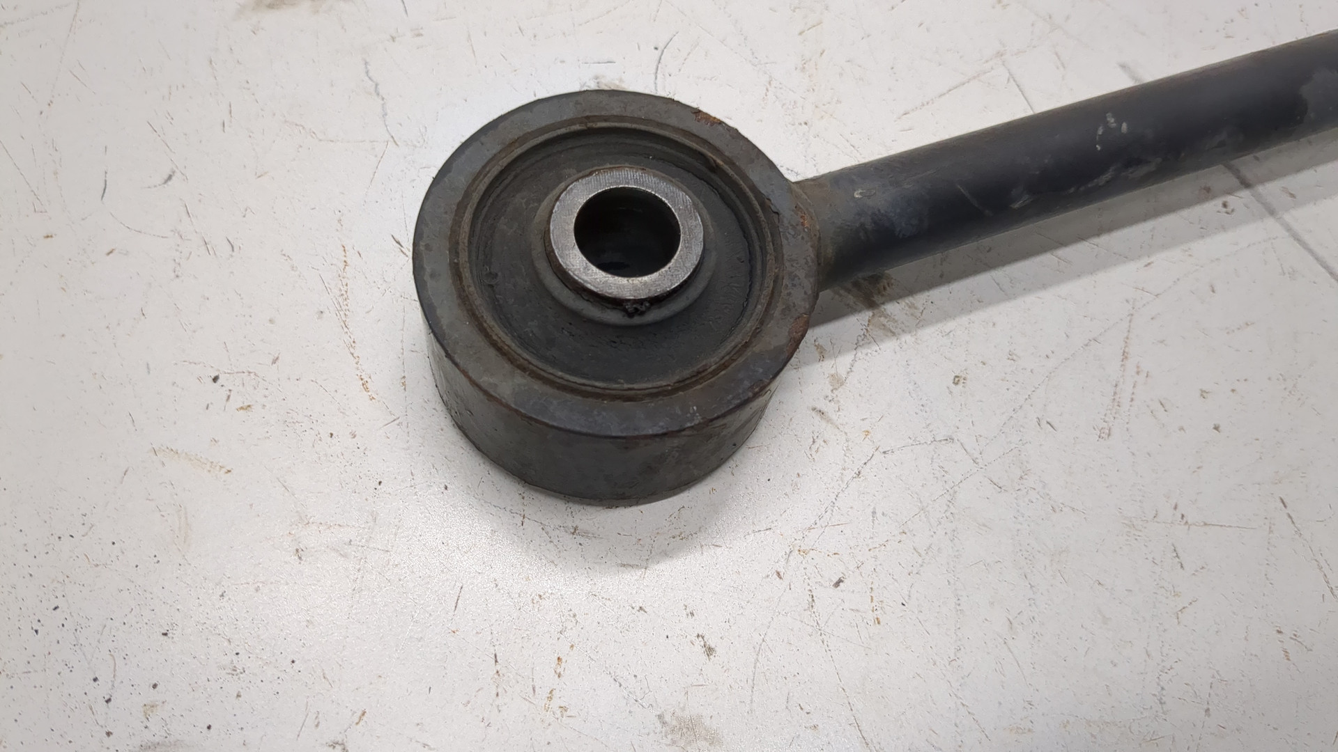 Рычаг задний