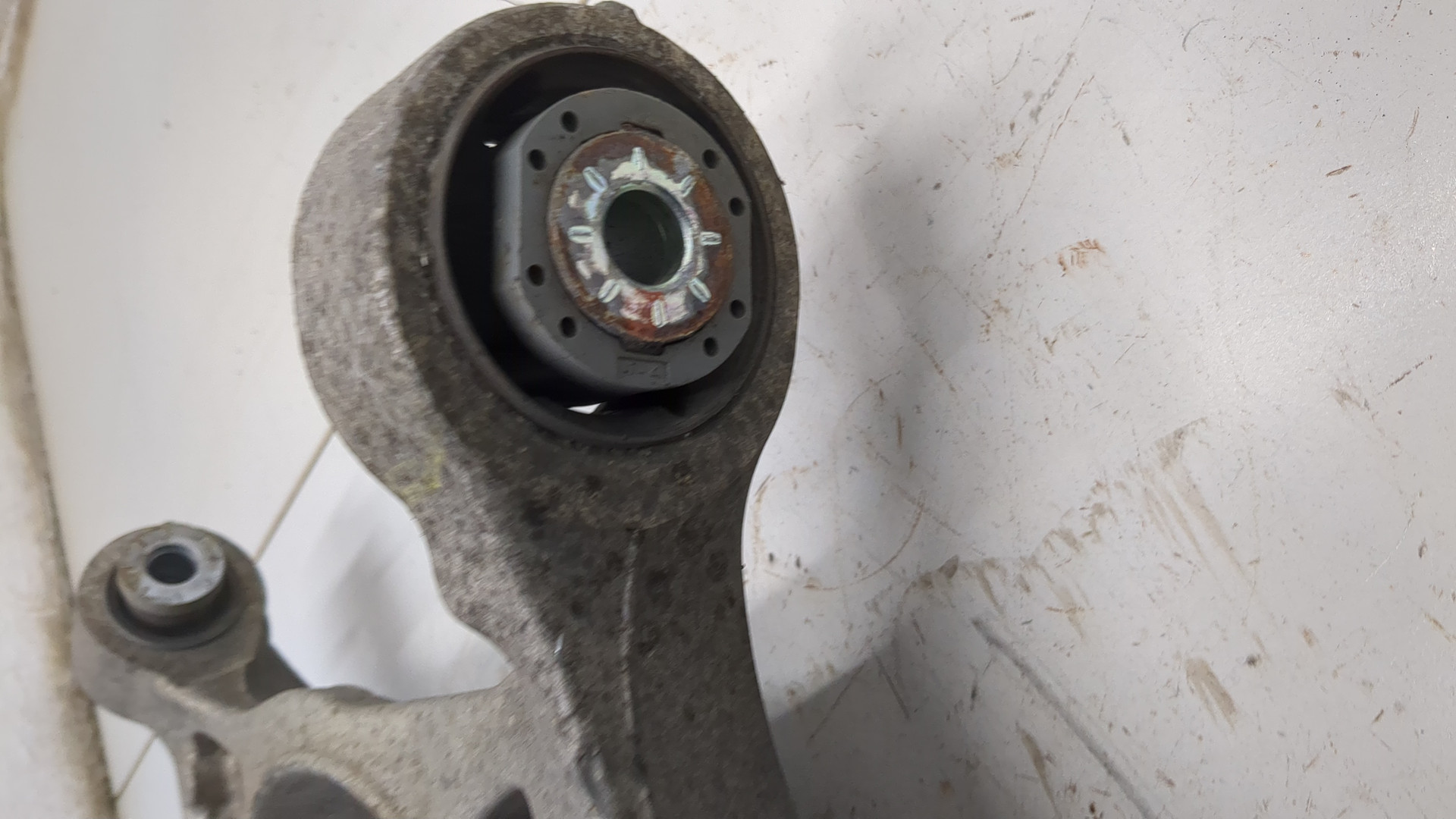 Рычаг задний правый