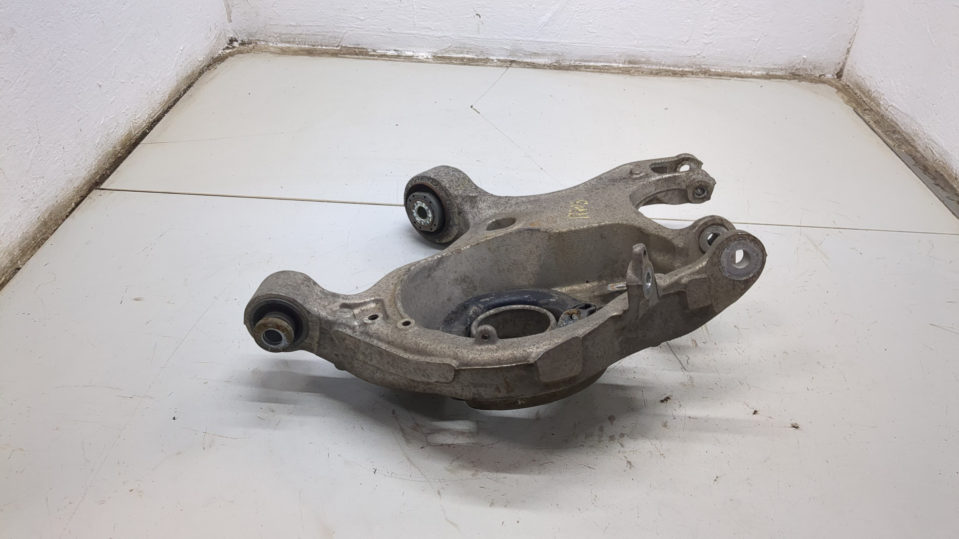 Рычаг задний правый