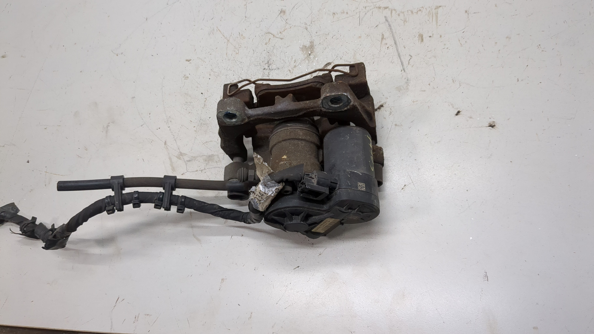 Суппорт задний левый