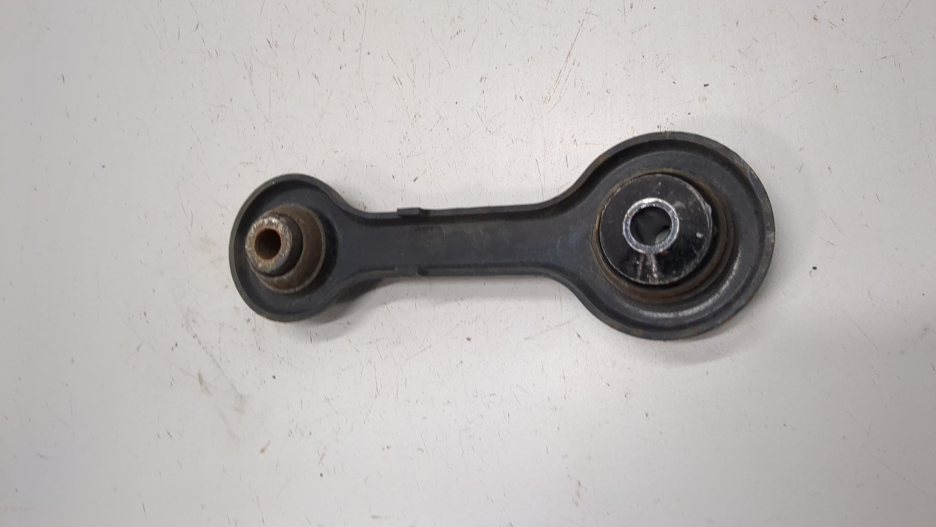 Рычаг задний