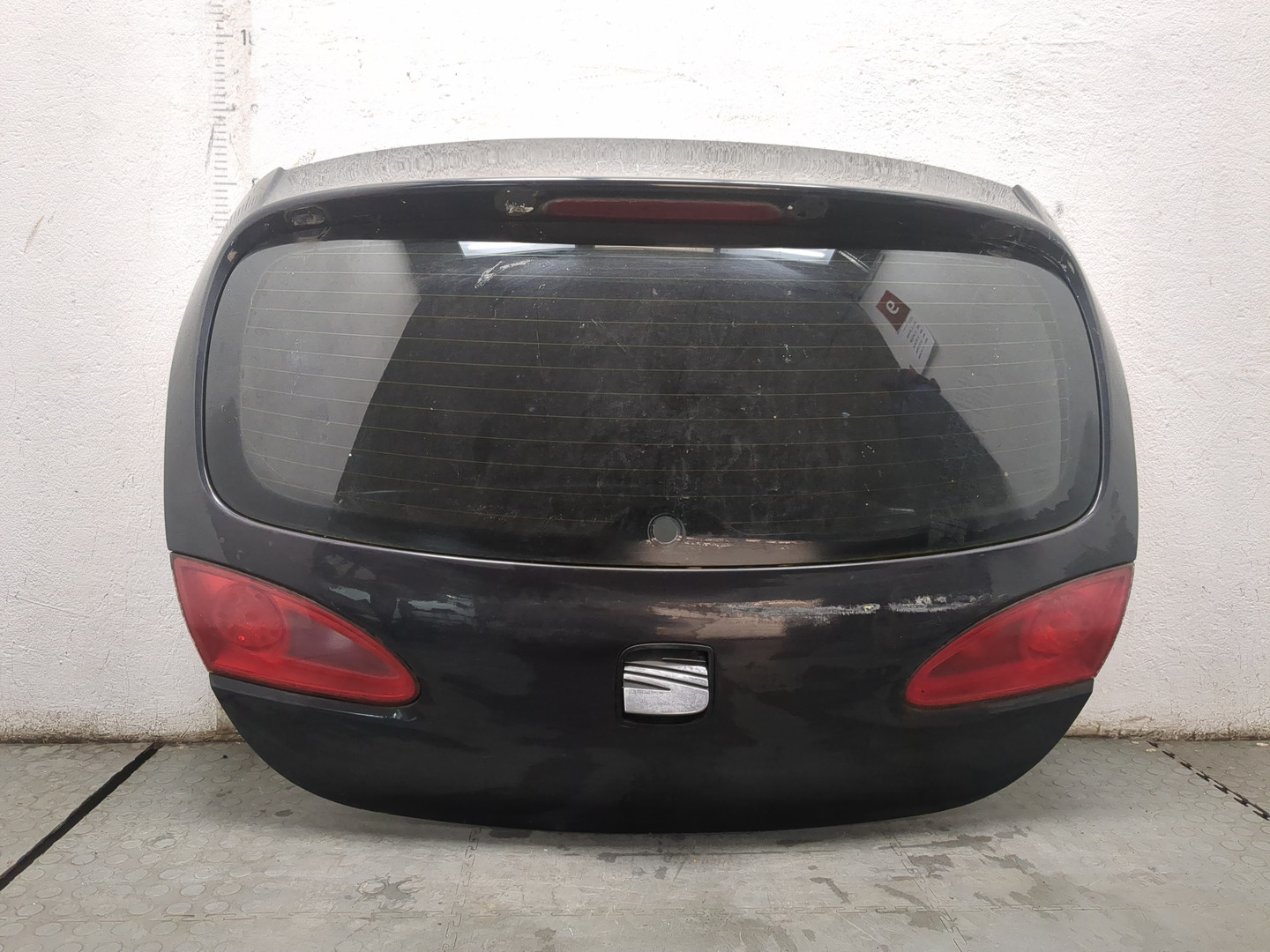 Дверь багажника