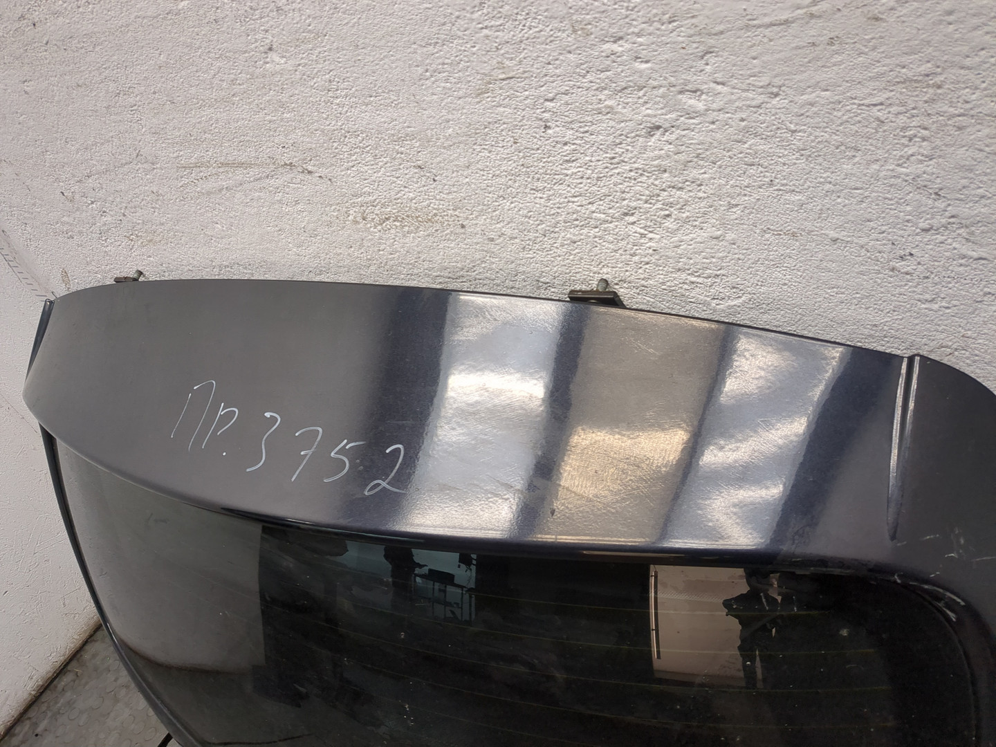 Дверь багажника