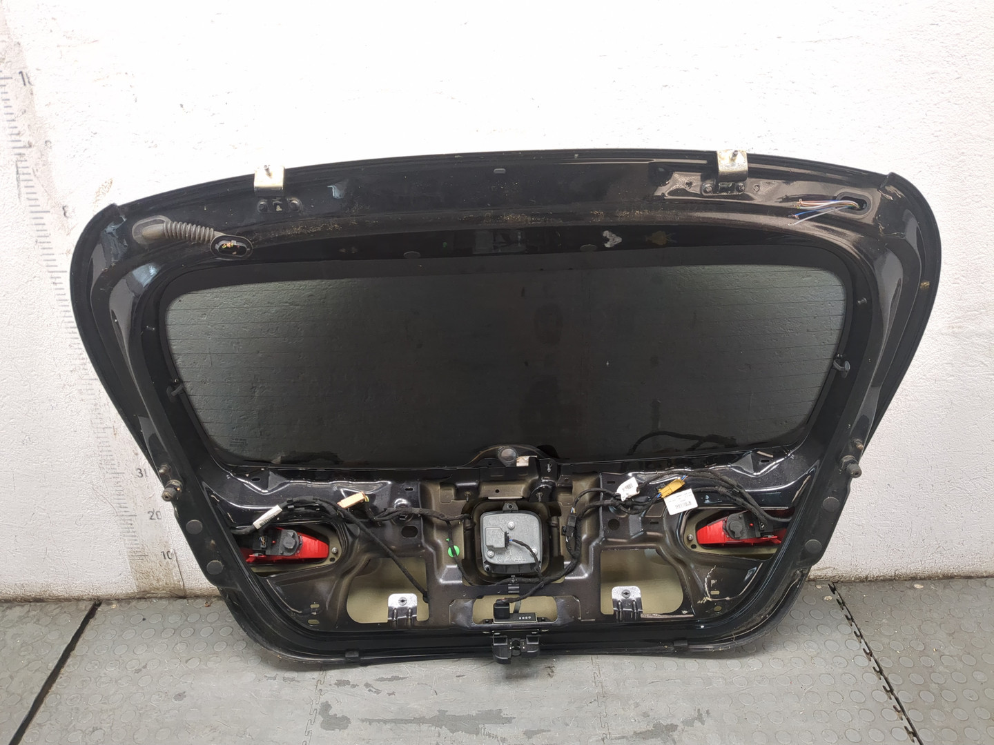 Дверь багажника