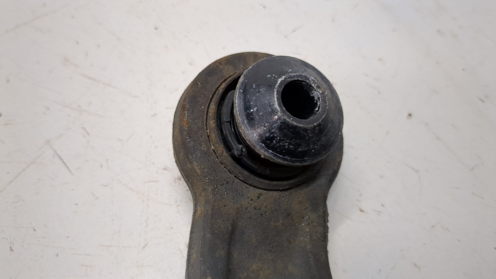 Рычаг задний левый