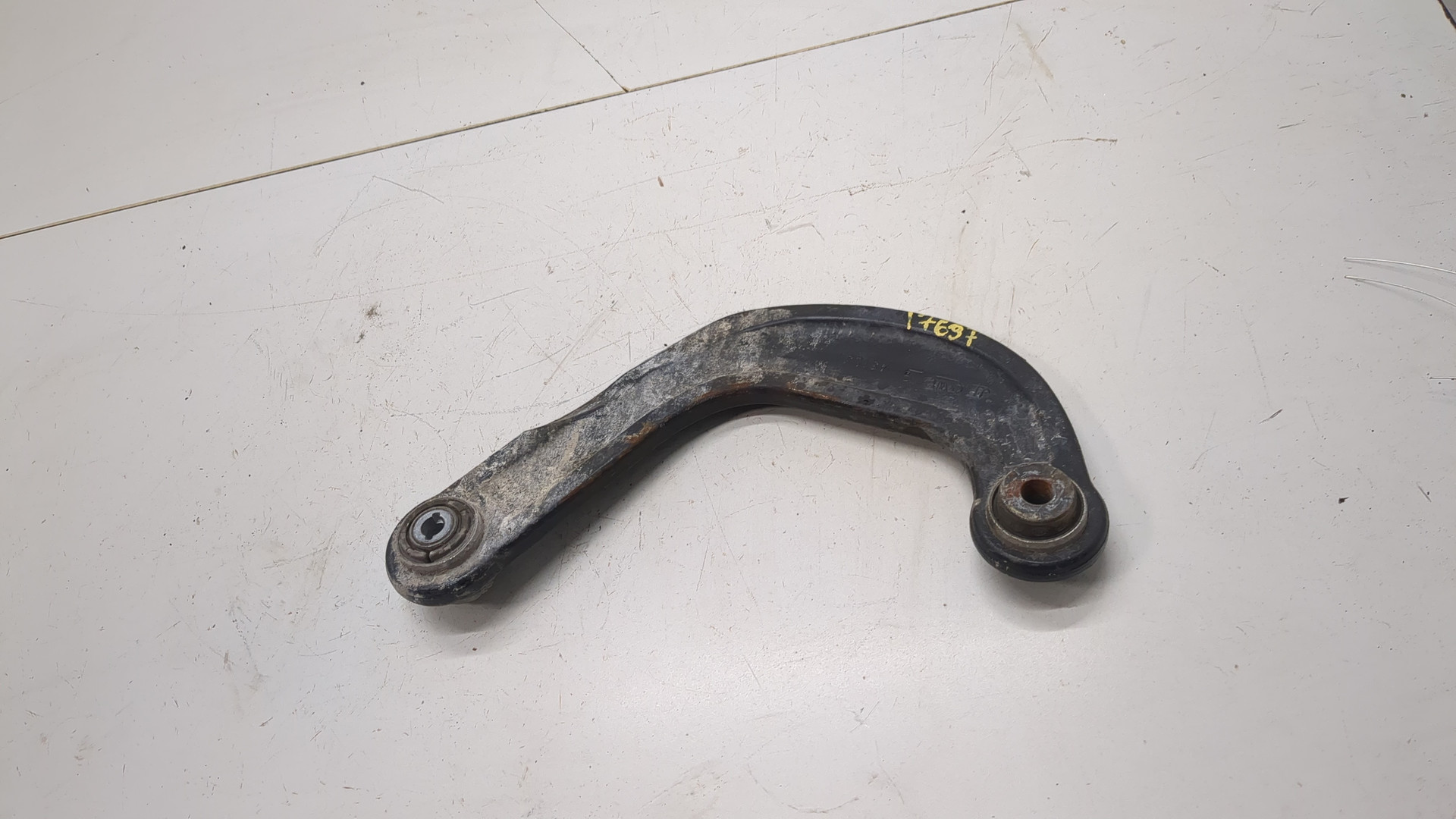 Рычаг задний правый