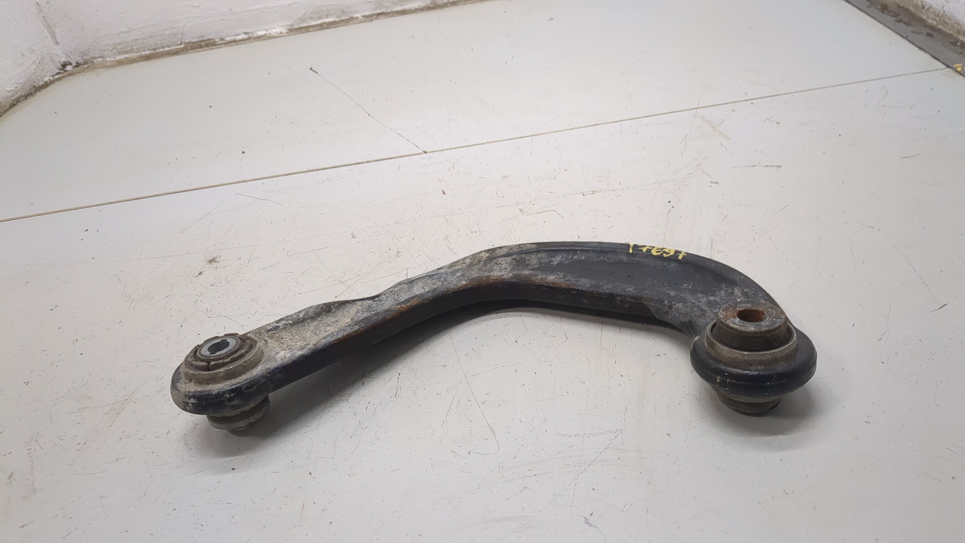 Рычаг задний правый