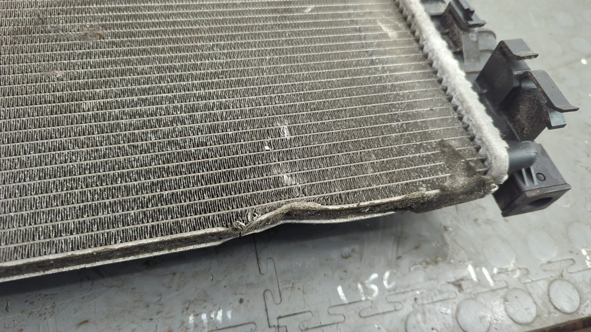 Радиатор охлаждения двигателя основной