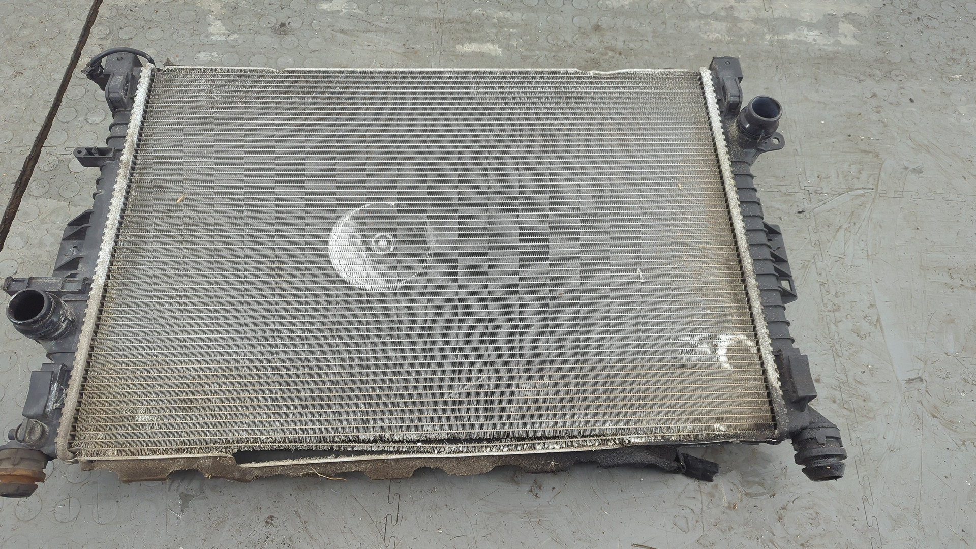Радиатор охлаждения двигателя основной