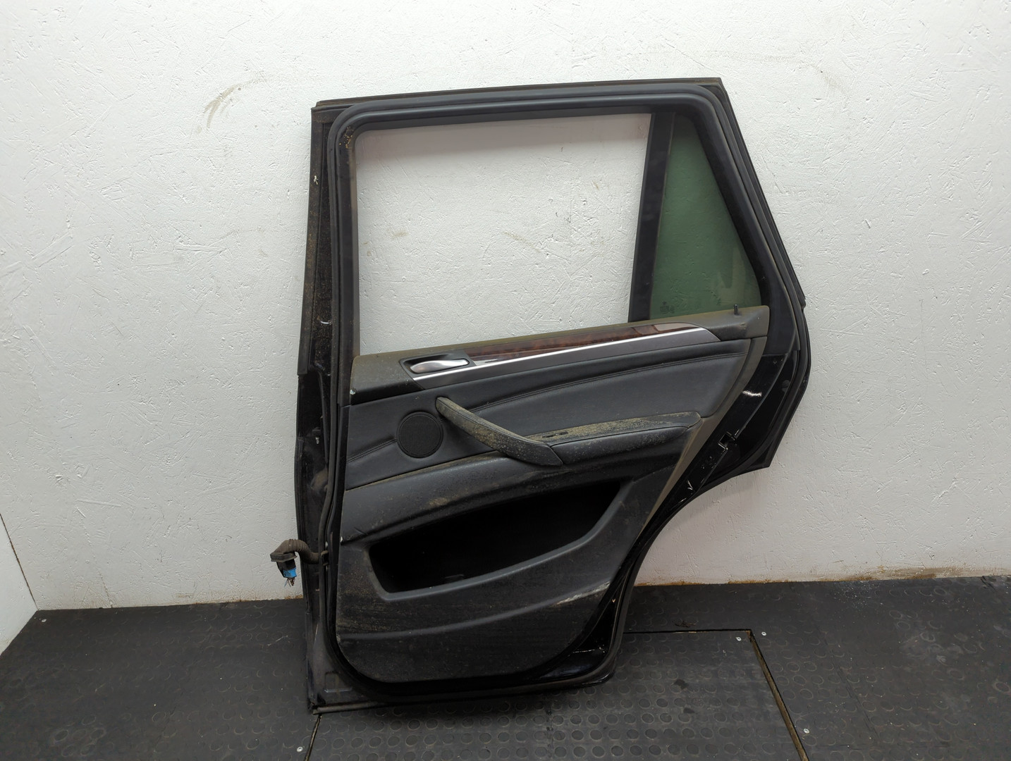 Дверь задняя правая
