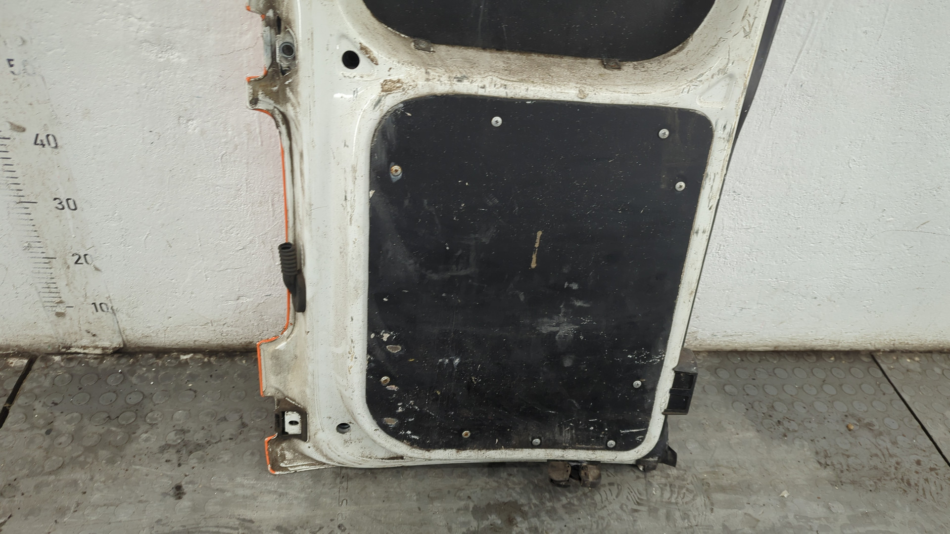 Дверь багажника правая